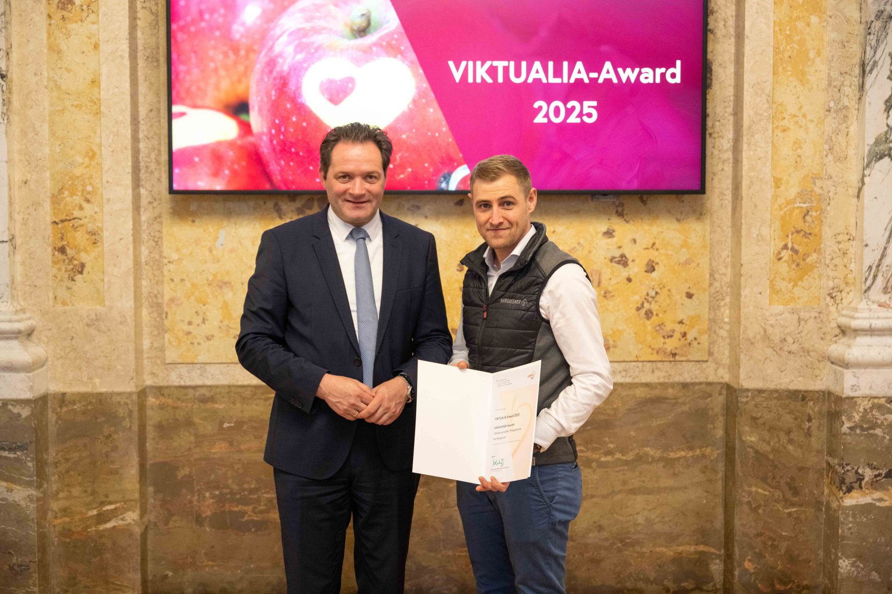 Bereits zum 6. Mal wird der VIKTUALIA-Award f&uuml;r herausragende Projekte und Ideen gegen Lebensmittelverschwendung verliehen. Herr Bundesminister Norbert Totschnig zeichnete die Gewinner-Projekte Im Marmorsaal des Regierungsgeb&auml;udes aus.