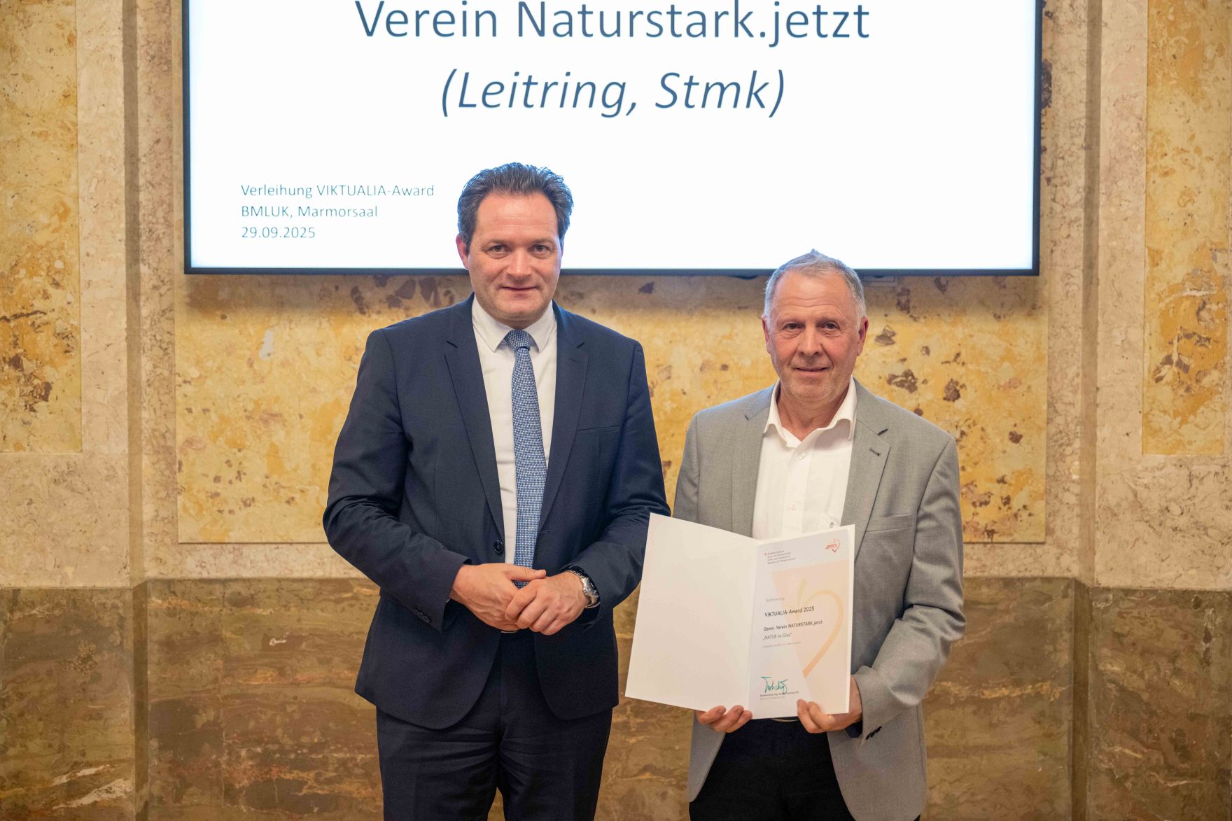 Bereits zum 6. Mal wird der VIKTUALIA-Award f&uuml;r herausragende Projekte und Ideen gegen Lebensmittelverschwendung verliehen. Herr Bundesminister Norbert Totschnig zeichnete die Gewinner-Projekte Im Marmorsaal des Regierungsgeb&auml;udes aus.