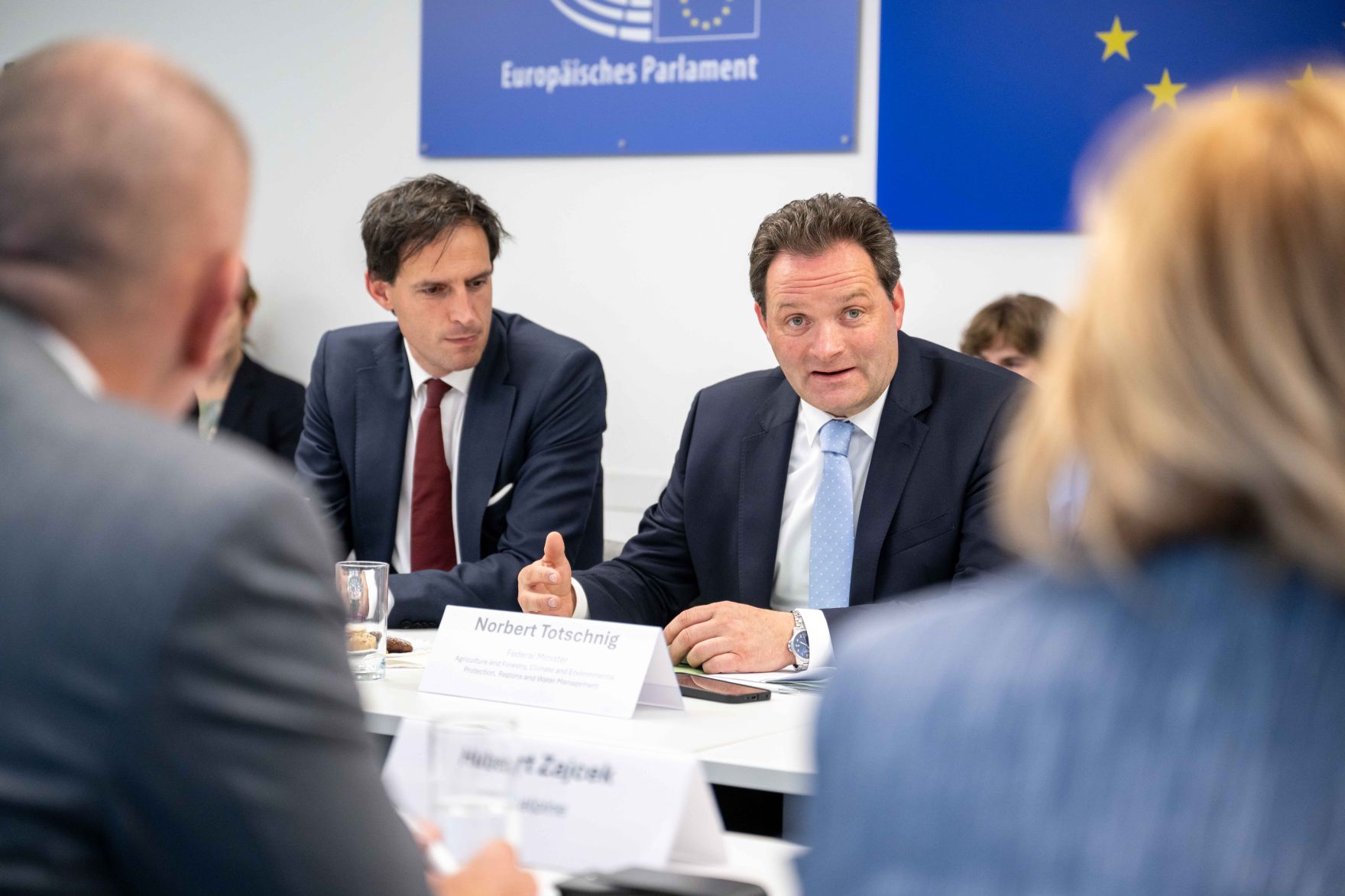 DSC_1330.jpg Im Vorfeld des Austrian World Summit 2025 luden Umwelt- und Klimaminister Norbert Totschnig und die Wirtschaftskammer Österreich zu einem exklusiven Wirtschaftsroundtable mit EU-Klimakommissar Wopke Hoekstra.