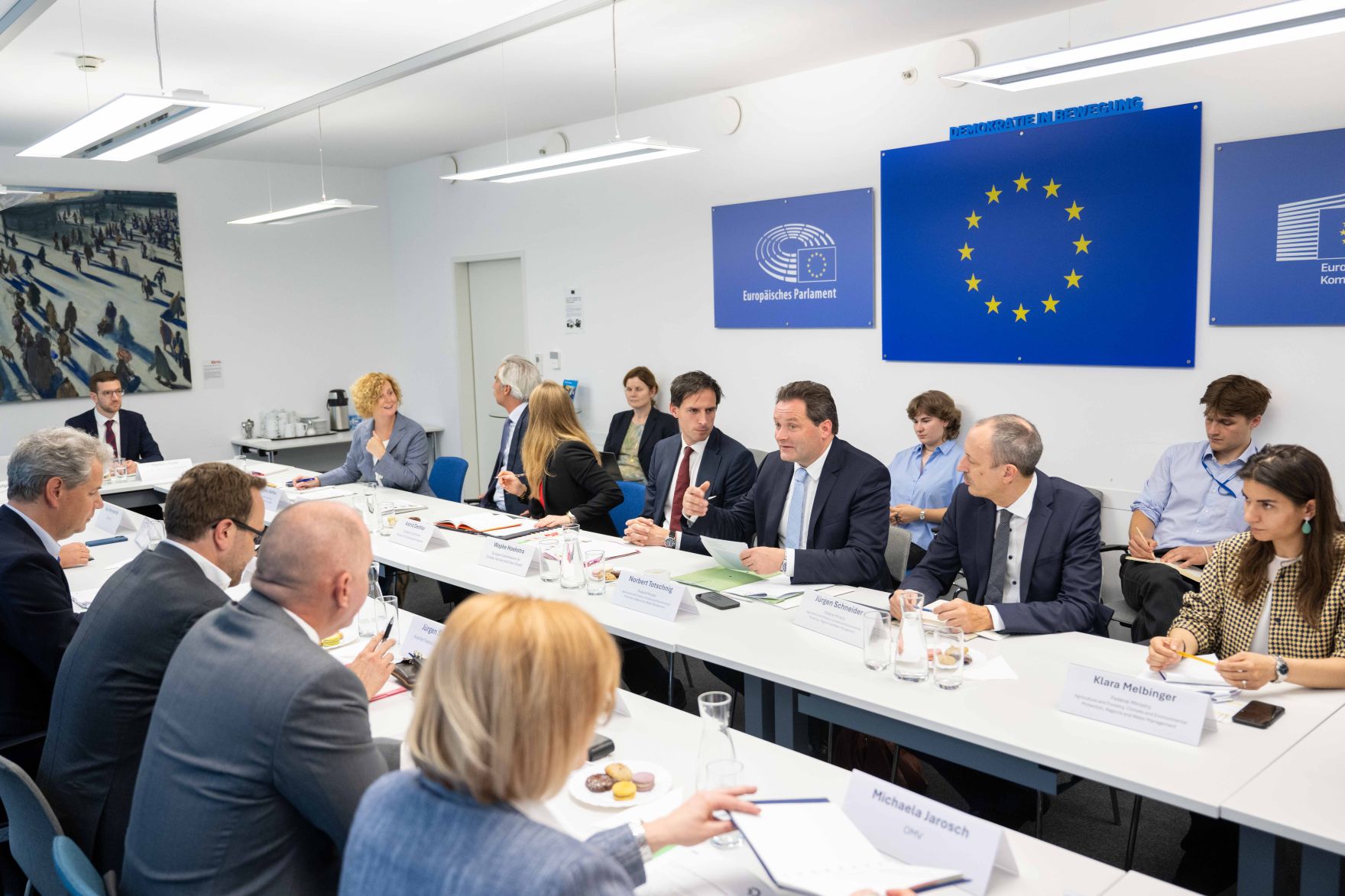 DSC_1414.jpg Im Vorfeld des Austrian World Summit 2025 luden Umwelt- und Klimaminister Norbert Totschnig und die Wirtschaftskammer Österreich zu einem exklusiven Wirtschaftsroundtable mit EU-Klimakommissar Wopke Hoekstra.