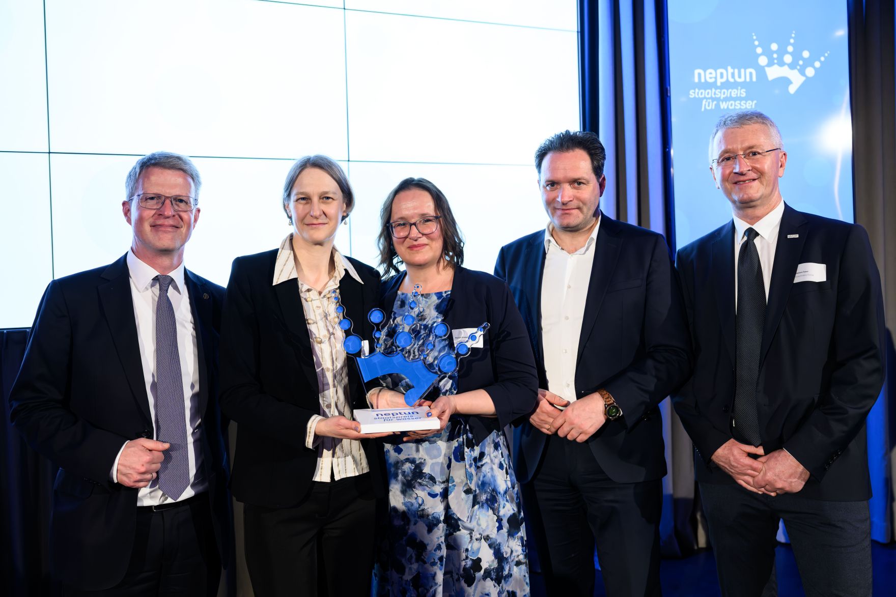Der Neptun Staatspreis f&uuml;r Wasser ist der &ouml;sterreichische Umwelt- und Innovationspreis zu Themen rund ums Wasser. Am 20. M&auml;rz zeichnete Bundesminister Norbert Totschnig die Preistr&auml;gerinnen und Preistr&auml;ger aus. Im Bild: Publikumspreis - &bdquo;Let&rsquo;s flow together!&ldquo; (Aktionstage an der Mur)