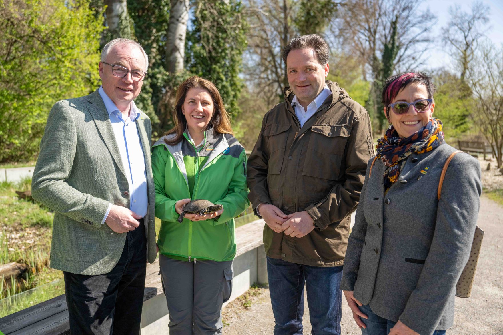 DSC_1091.jpg Im schlossORTH Nationalpark machte Bundesminister Norbert Totschnig gemeinsam mit LH-Stv. Stephan Pernkopf einen Rundgang auf der Schlossinsel und besichtigte die neuen Attraktionen.