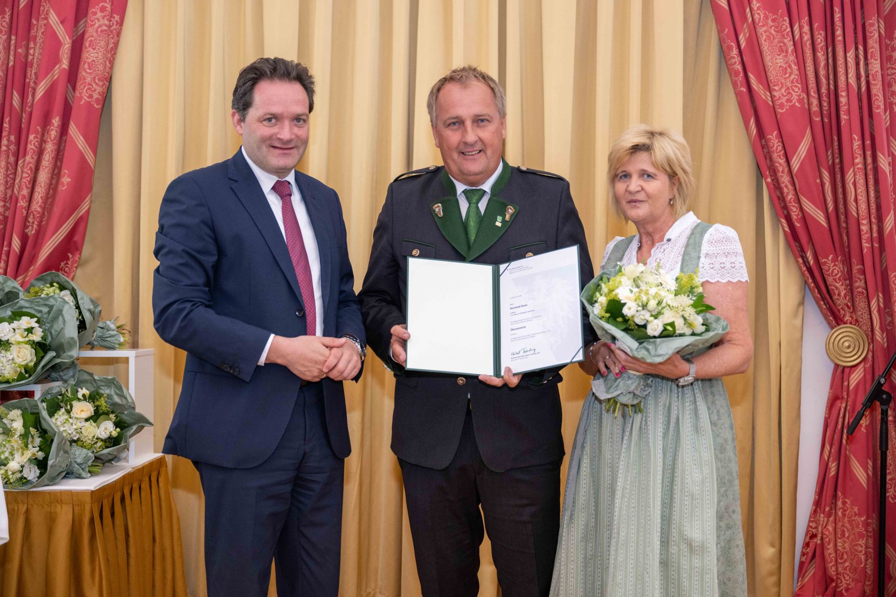 Herr Bundesminister Totschnig bei der Verleihung des Berufstitel &quot;&Ouml;konomierat&quot; im Palais Coburg.