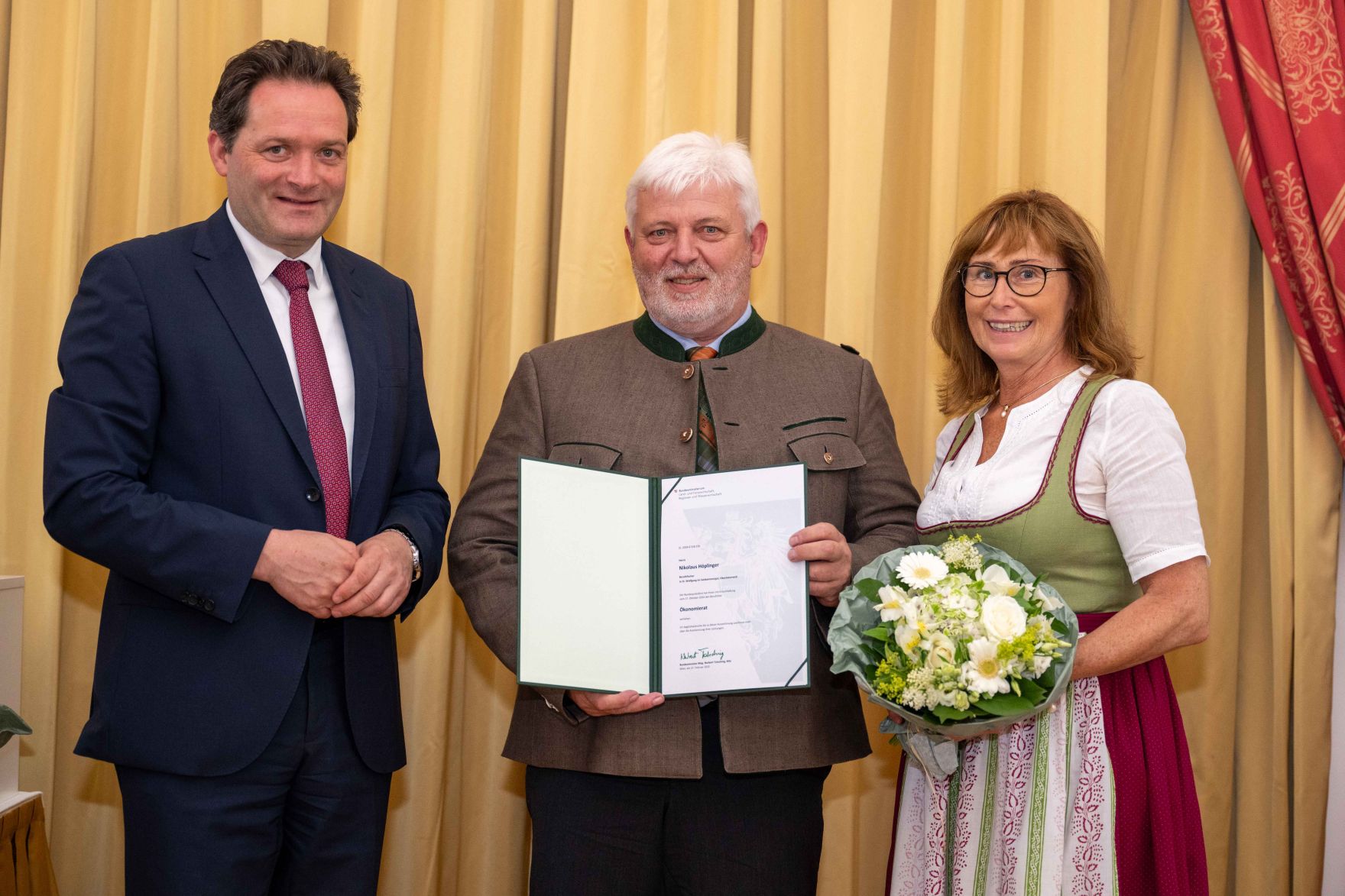 Herr Bundesminister Totschnig bei der Verleihung des Berufstitel &quot;&Ouml;konomierat&quot; im Palais Coburg.