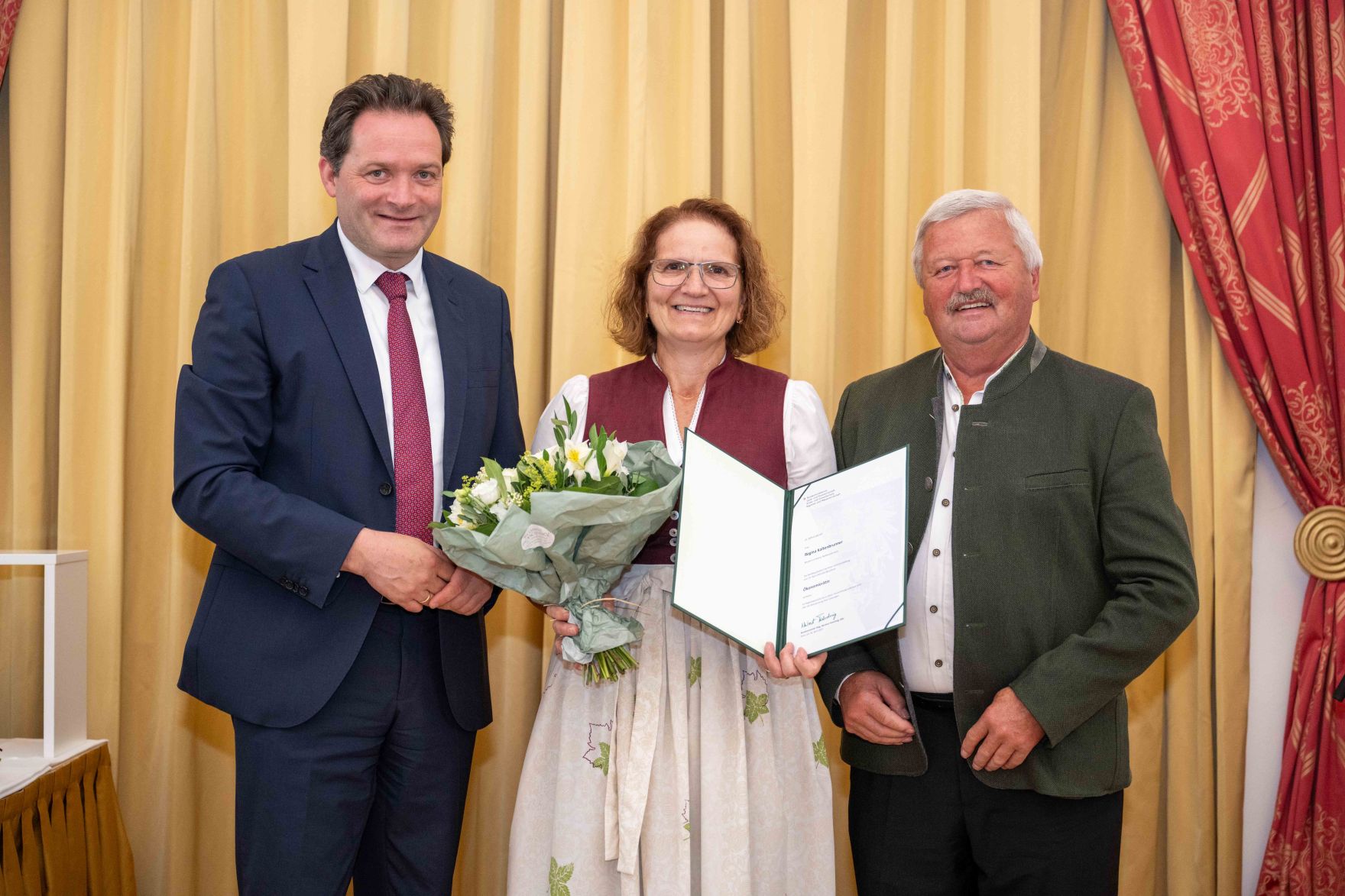 Herr Bundesminister Totschnig bei der Verleihung des Berufstitel &quot;&Ouml;konomierat&quot; im Palais Coburg.