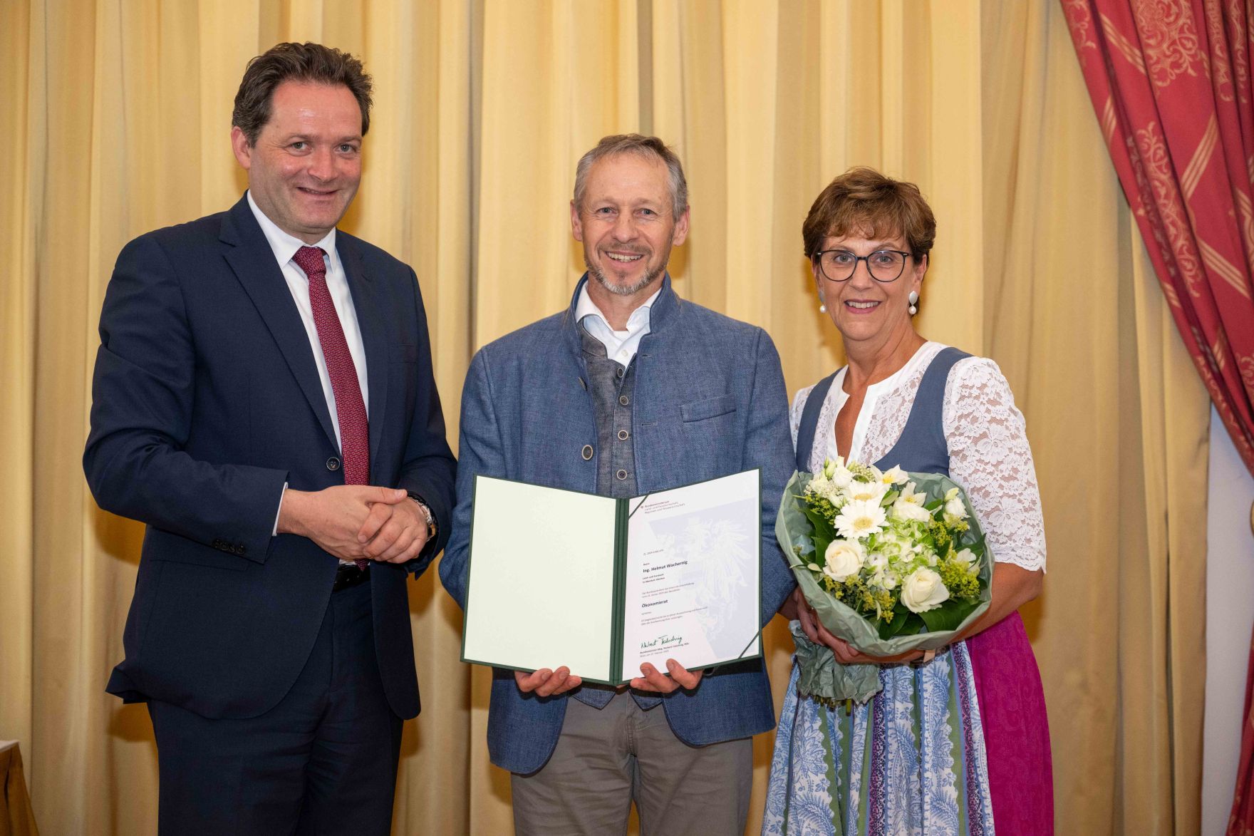 Herr Bundesminister Totschnig bei der Verleihung des Berufstitel &quot;&Ouml;konomierat&quot; im Palais Coburg.