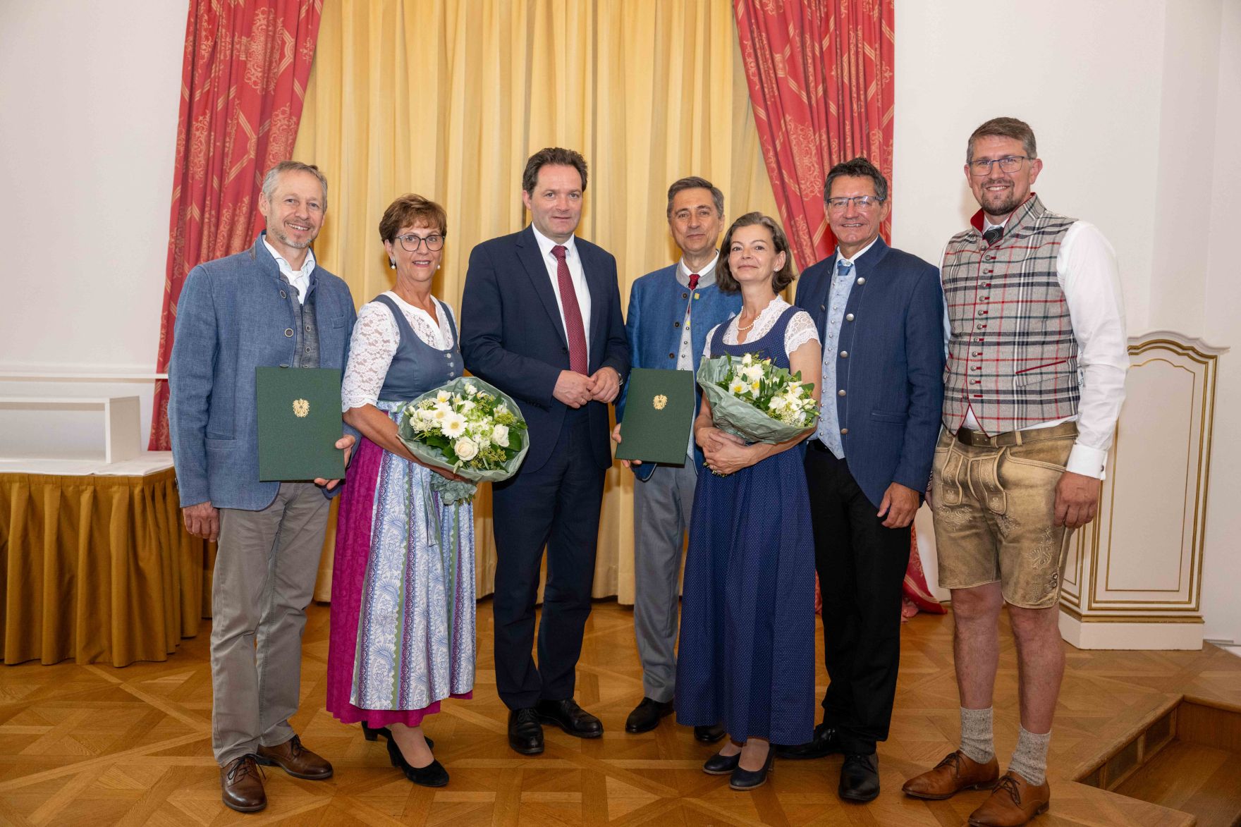 Herr Bundesminister Totschnig bei der Verleihung des Berufstitel &quot;&Ouml;konomierat&quot; im Palais Coburg.