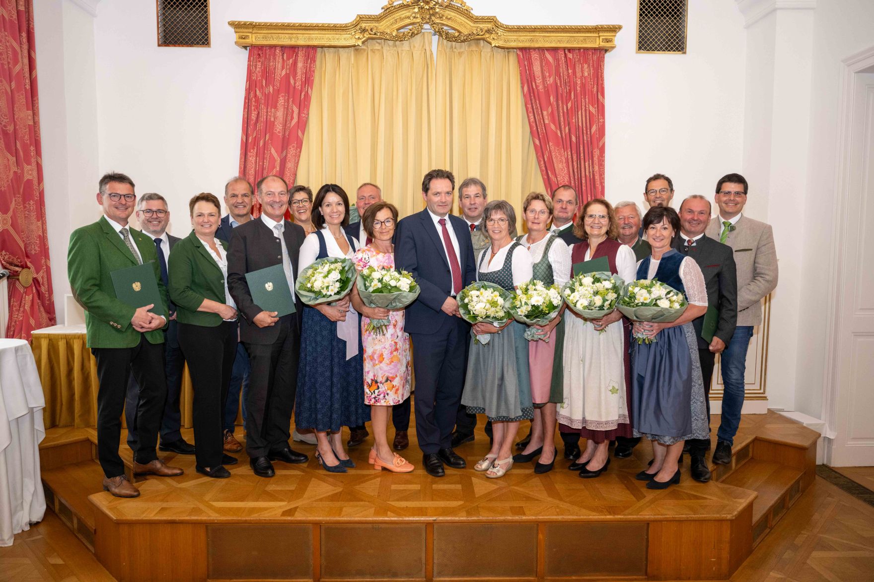 Herr Bundesminister Totschnig bei der Verleihung des Berufstitel &quot;&Ouml;konomierat&quot; im Palais Coburg.
