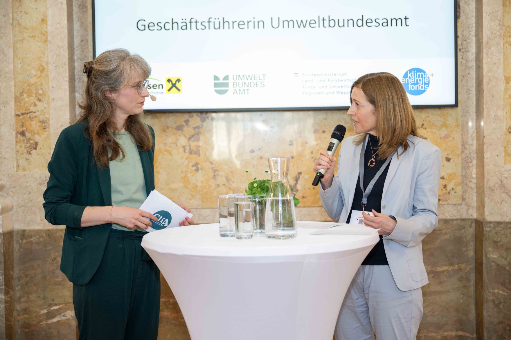 Der 2024 erstmals vergebene "CliA", der &Ouml;sterreichische Staatspreis f&uuml;r Klimawandelanpassung, ist am Donnerstag wieder verliehen worden. Zu den heutigen Gewinnern z&auml;hlten konkrete Ma&szlig;nahmen gegen Hochwasser und Hitze, betriebliche Strategien und auch innovative Forschungsprojekte aus Nieder&ouml;sterreich, der Steiermark, Ober&ouml;sterreich, Salzburg, Wien und Vorarlberg.