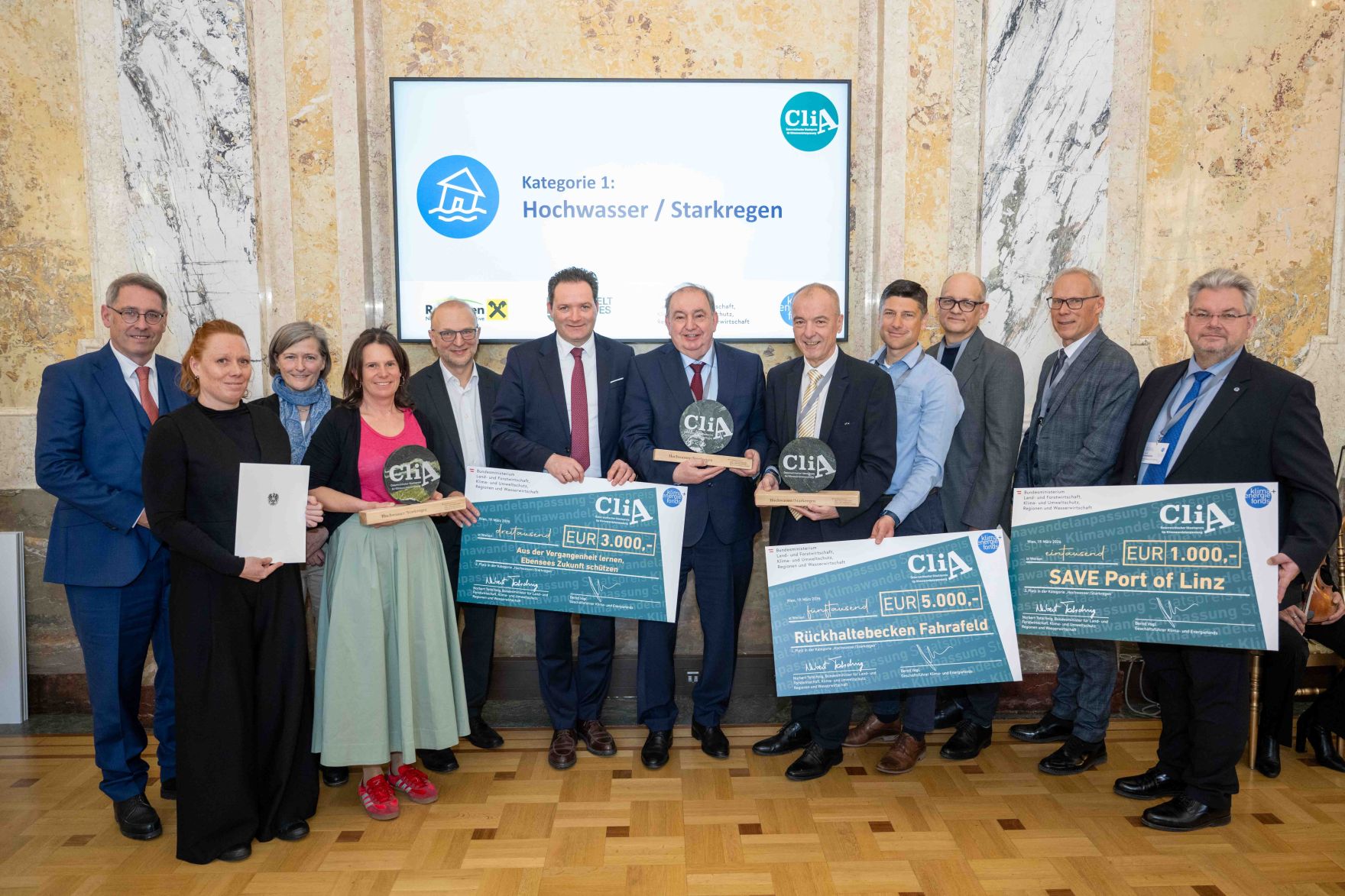 Der 2024 erstmals vergebene "CliA", der &Ouml;sterreichische Staatspreis f&uuml;r Klimawandelanpassung, ist am Donnerstag wieder verliehen worden. Zu den heutigen Gewinnern z&auml;hlten konkrete Ma&szlig;nahmen gegen Hochwasser und Hitze, betriebliche Strategien und auch innovative Forschungsprojekte aus Nieder&ouml;sterreich, der Steiermark, Ober&ouml;sterreich, Salzburg, Wien und Vorarlberg.