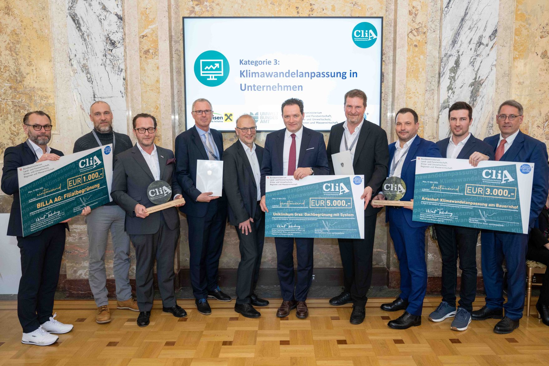 Der 2024 erstmals vergebene "CliA", der &Ouml;sterreichische Staatspreis f&uuml;r Klimawandelanpassung, ist am Donnerstag wieder verliehen worden. Zu den heutigen Gewinnern z&auml;hlten konkrete Ma&szlig;nahmen gegen Hochwasser und Hitze, betriebliche Strategien und auch innovative Forschungsprojekte aus Nieder&ouml;sterreich, der Steiermark, Ober&ouml;sterreich, Salzburg, Wien und Vorarlberg.