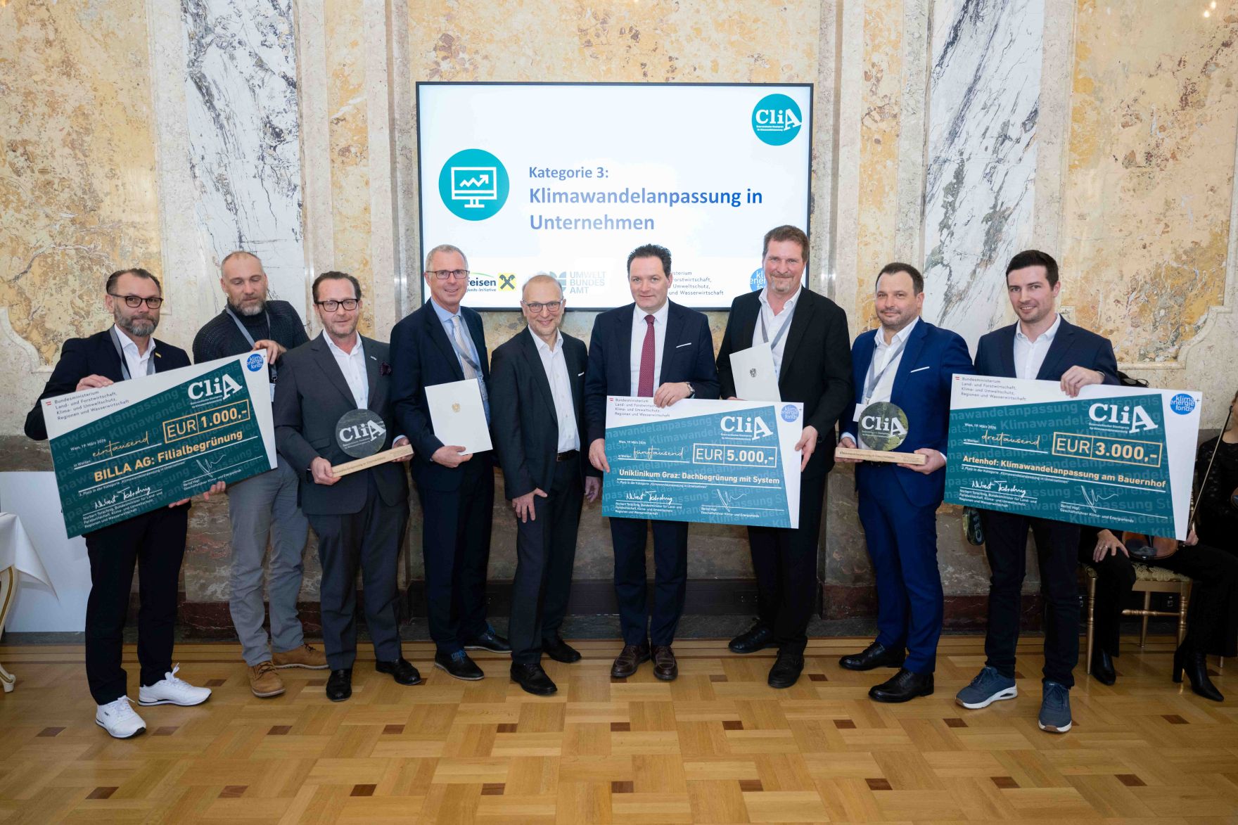 Der 2024 erstmals vergebene "CliA", der &Ouml;sterreichische Staatspreis f&uuml;r Klimawandelanpassung, ist am Donnerstag wieder verliehen worden. Zu den heutigen Gewinnern z&auml;hlten konkrete Ma&szlig;nahmen gegen Hochwasser und Hitze, betriebliche Strategien und auch innovative Forschungsprojekte aus Nieder&ouml;sterreich, der Steiermark, Ober&ouml;sterreich, Salzburg, Wien und Vorarlberg.