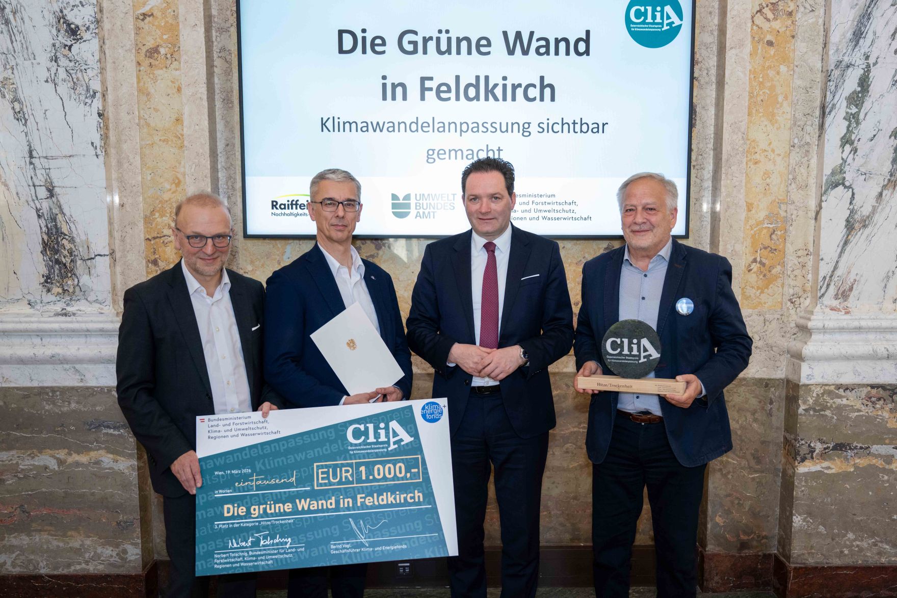 Der 2024 erstmals vergebene "CliA", der &Ouml;sterreichische Staatspreis f&uuml;r Klimawandelanpassung, ist am Donnerstag wieder verliehen worden. Zu den heutigen Gewinnern z&auml;hlten konkrete Ma&szlig;nahmen gegen Hochwasser und Hitze, betriebliche Strategien und auch innovative Forschungsprojekte aus Nieder&ouml;sterreich, der Steiermark, Ober&ouml;sterreich, Salzburg, Wien und Vorarlberg.
