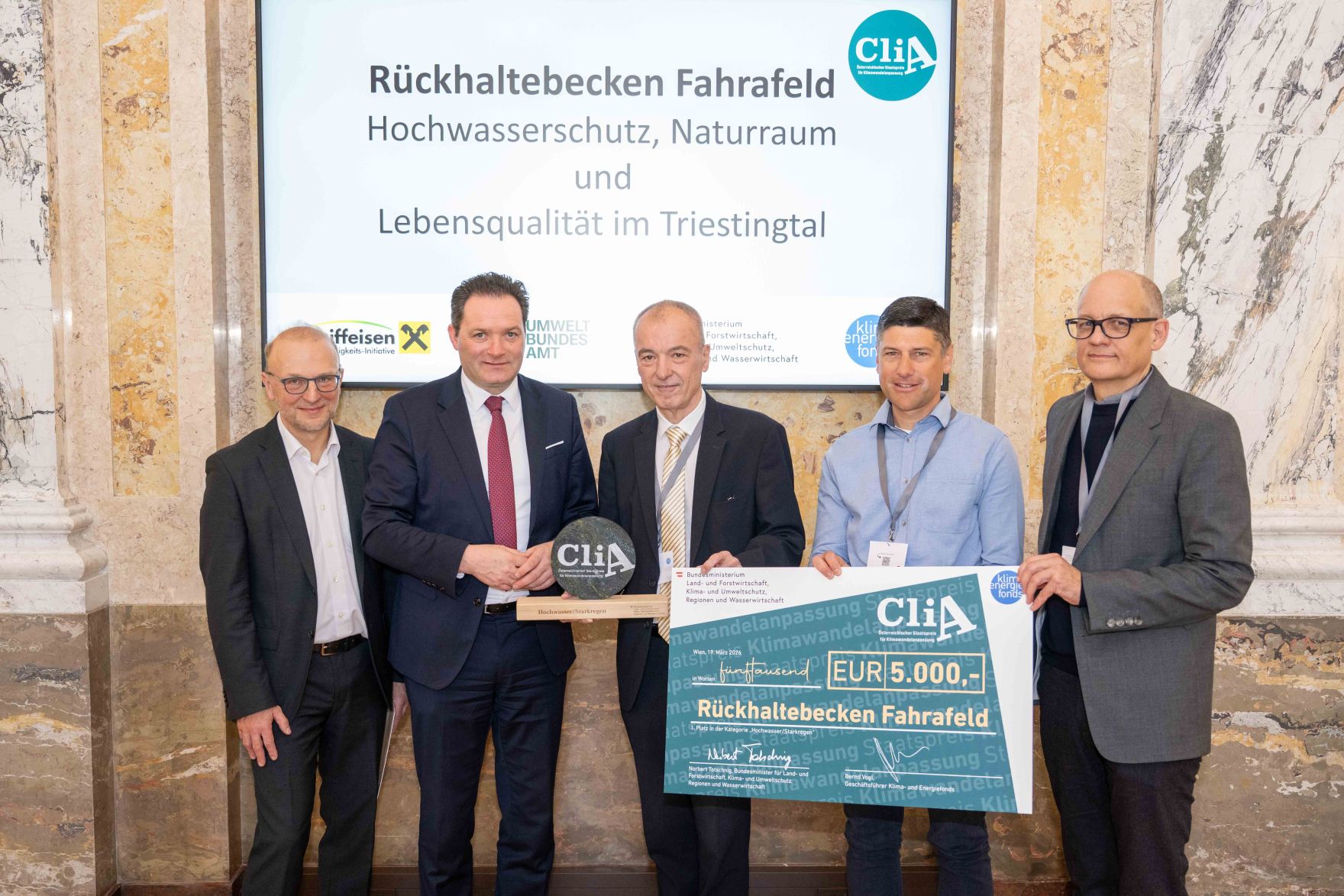 Der 2024 erstmals vergebene "CliA", der &Ouml;sterreichische Staatspreis f&uuml;r Klimawandelanpassung, ist am Donnerstag wieder verliehen worden. Zu den heutigen Gewinnern z&auml;hlten konkrete Ma&szlig;nahmen gegen Hochwasser und Hitze, betriebliche Strategien und auch innovative Forschungsprojekte aus Nieder&ouml;sterreich, der Steiermark, Ober&ouml;sterreich, Salzburg, Wien und Vorarlberg.