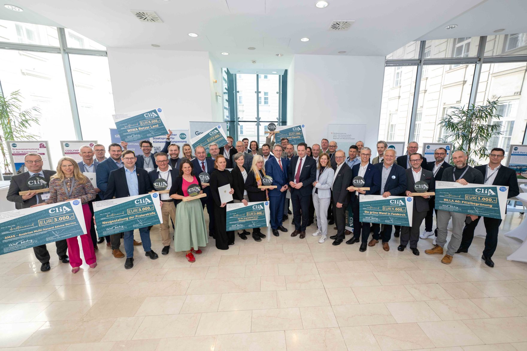 Der 2024 erstmals vergebene "CliA", der &Ouml;sterreichische Staatspreis f&uuml;r Klimawandelanpassung, ist am Donnerstag wieder verliehen worden. Zu den heutigen Gewinnern z&auml;hlten konkrete Ma&szlig;nahmen gegen Hochwasser und Hitze, betriebliche Strategien und auch innovative Forschungsprojekte aus Nieder&ouml;sterreich, der Steiermark, Ober&ouml;sterreich, Salzburg, Wien und Vorarlberg.