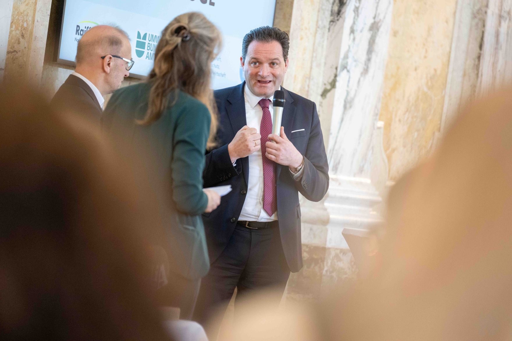 Der 2024 erstmals vergebene "CliA", der &Ouml;sterreichische Staatspreis f&uuml;r Klimawandelanpassung, ist am Donnerstag wieder verliehen worden. Zu den heutigen Gewinnern z&auml;hlten konkrete Ma&szlig;nahmen gegen Hochwasser und Hitze, betriebliche Strategien und auch innovative Forschungsprojekte aus Nieder&ouml;sterreich, der Steiermark, Ober&ouml;sterreich, Salzburg, Wien und Vorarlberg.