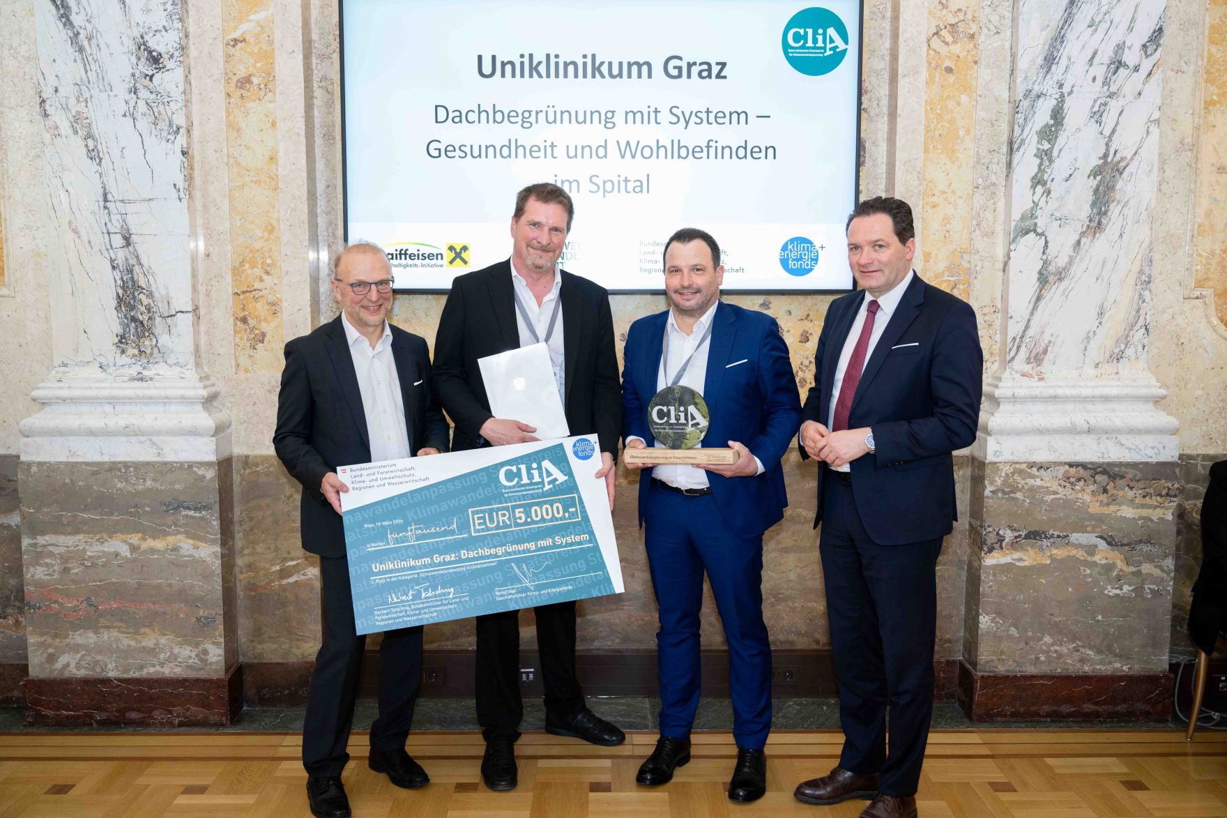 Der 2024 erstmals vergebene "CliA", der &Ouml;sterreichische Staatspreis f&uuml;r Klimawandelanpassung, ist am Donnerstag wieder verliehen worden. Zu den heutigen Gewinnern z&auml;hlten konkrete Ma&szlig;nahmen gegen Hochwasser und Hitze, betriebliche Strategien und auch innovative Forschungsprojekte aus Nieder&ouml;sterreich, der Steiermark, Ober&ouml;sterreich, Salzburg, Wien und Vorarlberg.
