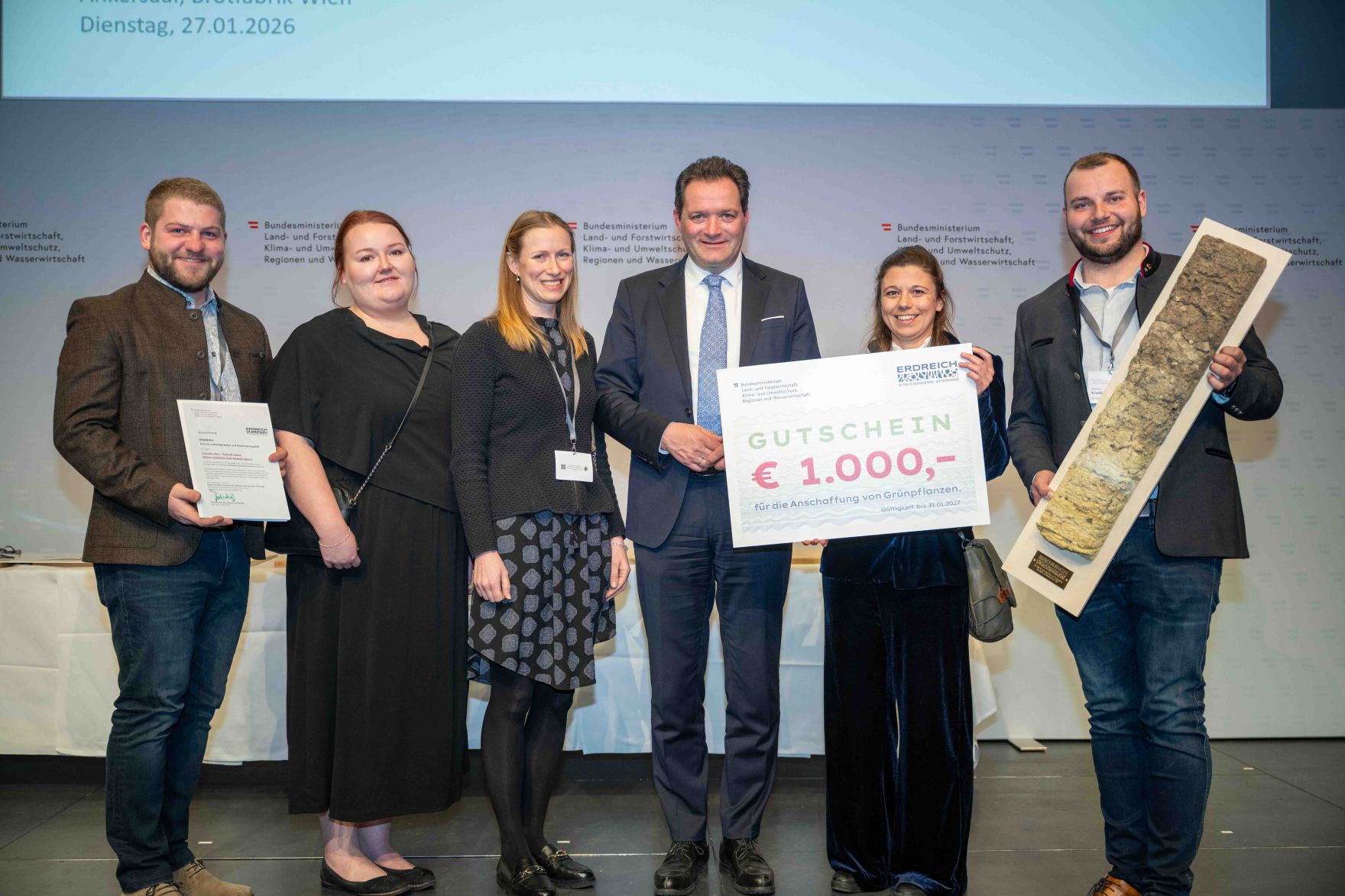 Bodenschutz als Zukunftsaufgabe: Bundesminister Norbert Totschnig zeichnete im Rahmen des ERDREICH-Preis 2026 Pionierprojekte aus.