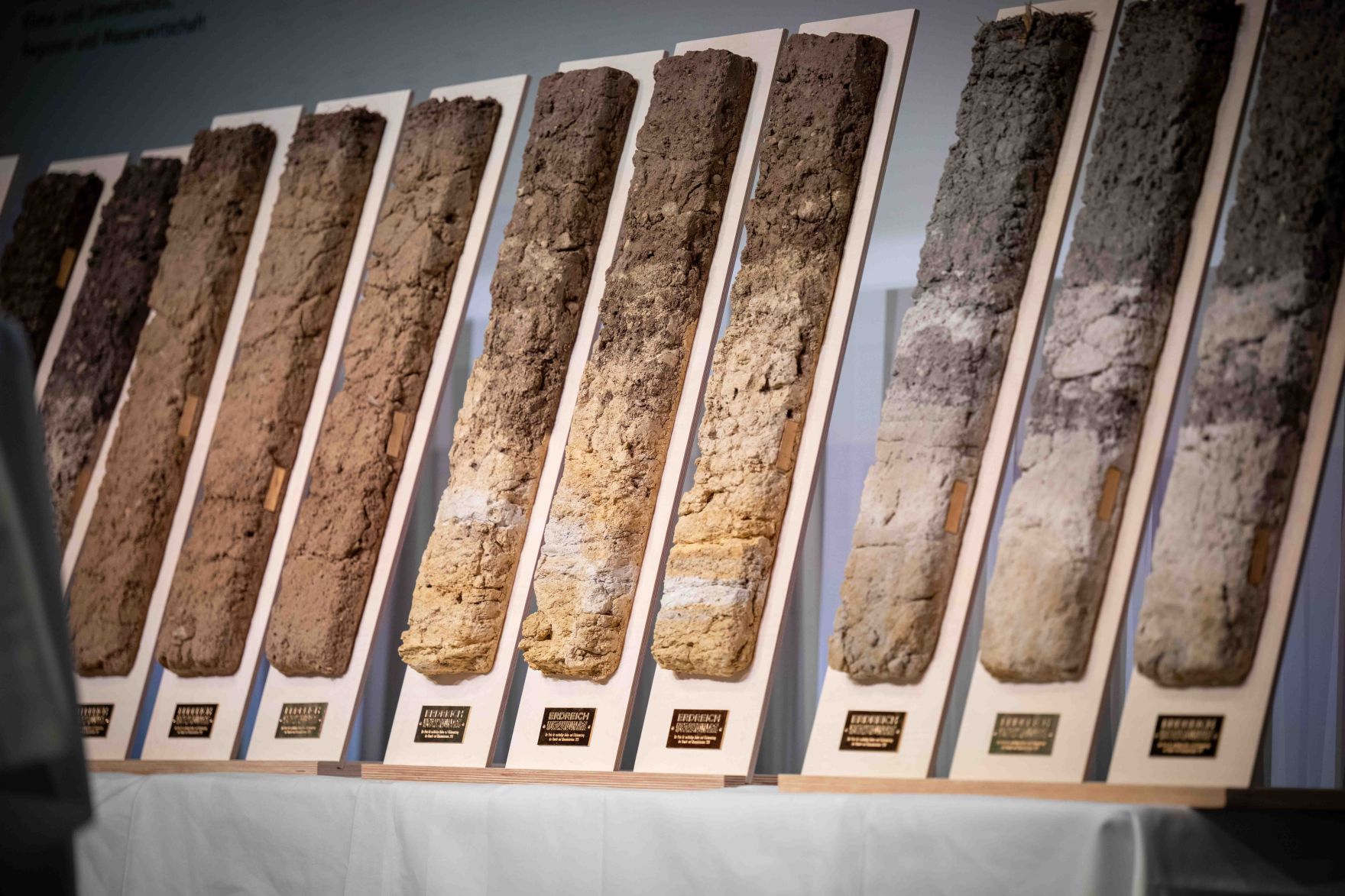 Bodenschutz als Zukunftsaufgabe: Bundesminister Norbert Totschnig zeichnete im Rahmen des ERDREICH-Preis 2026 Pionierprojekte aus.