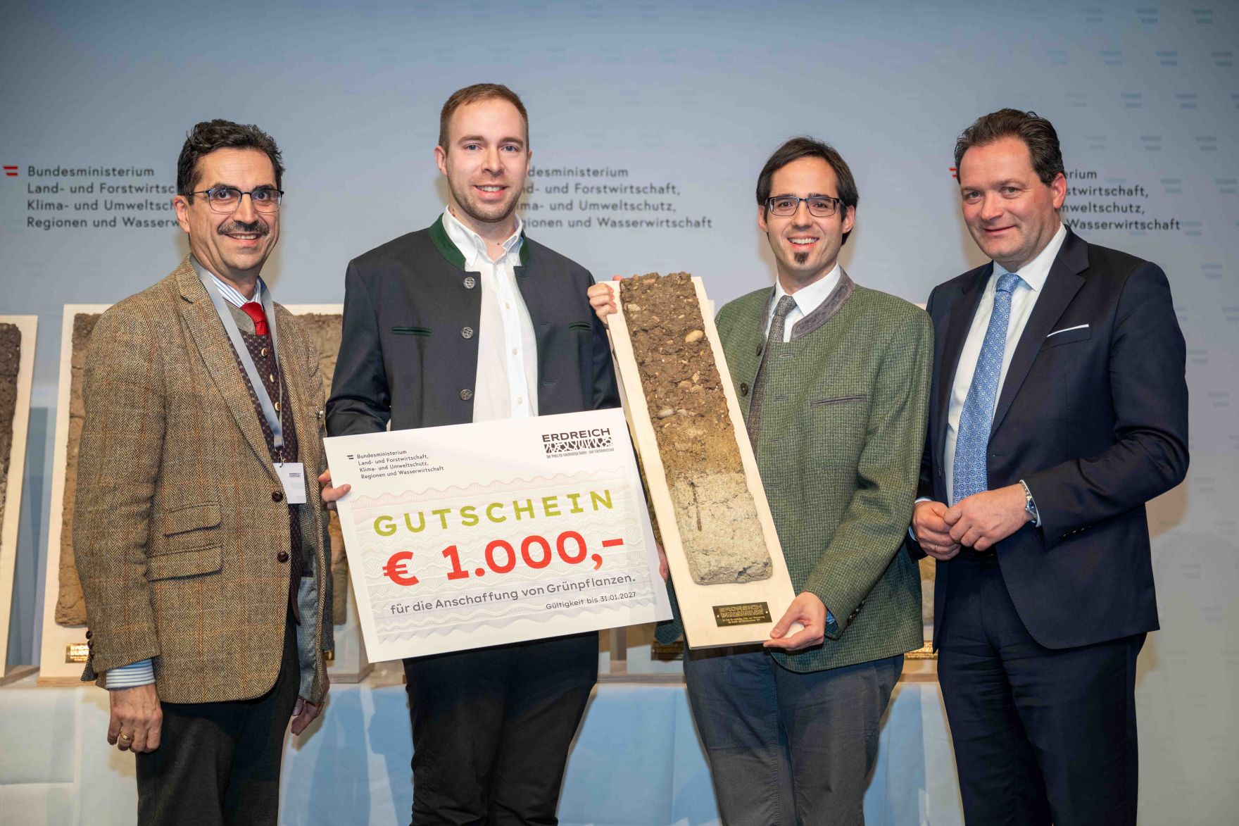 Bodenschutz als Zukunftsaufgabe: Bundesminister Norbert Totschnig zeichnete im Rahmen des ERDREICH-Preis 2026 Pionierprojekte aus.