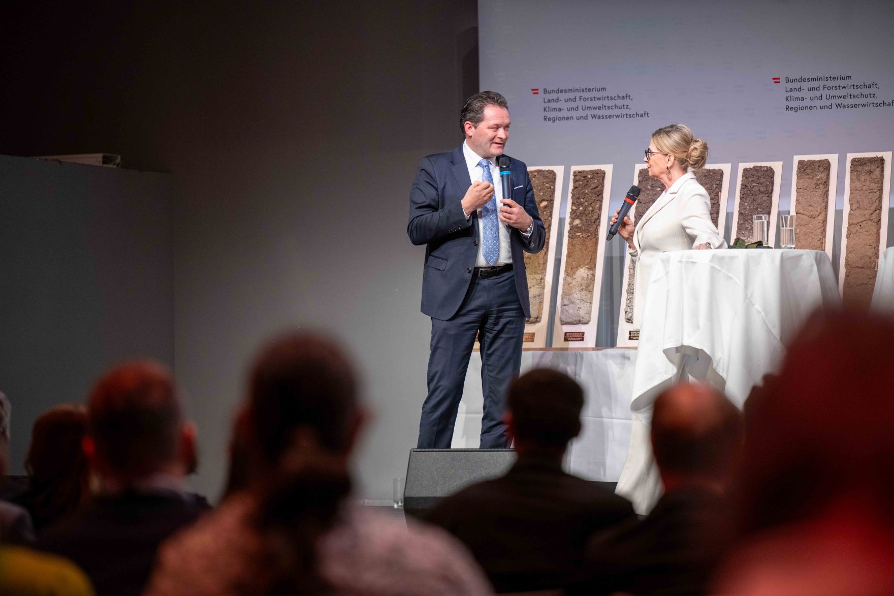 Bodenschutz als Zukunftsaufgabe: Bundesminister Norbert Totschnig zeichnete im Rahmen des ERDREICH-Preis 2026 Pionierprojekte aus.