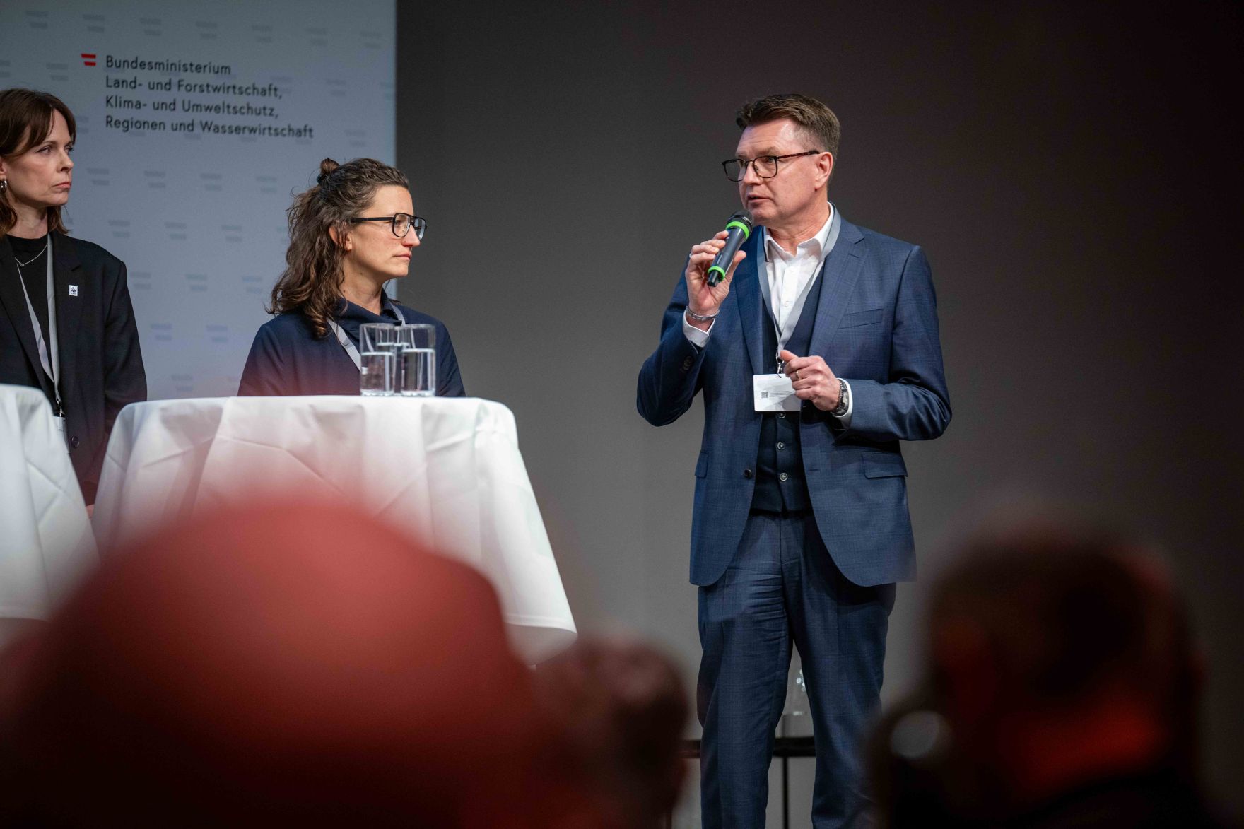 Bodenschutz als Zukunftsaufgabe: Bundesminister Norbert Totschnig zeichnete im Rahmen des ERDREICH-Preis 2026 Pionierprojekte aus.