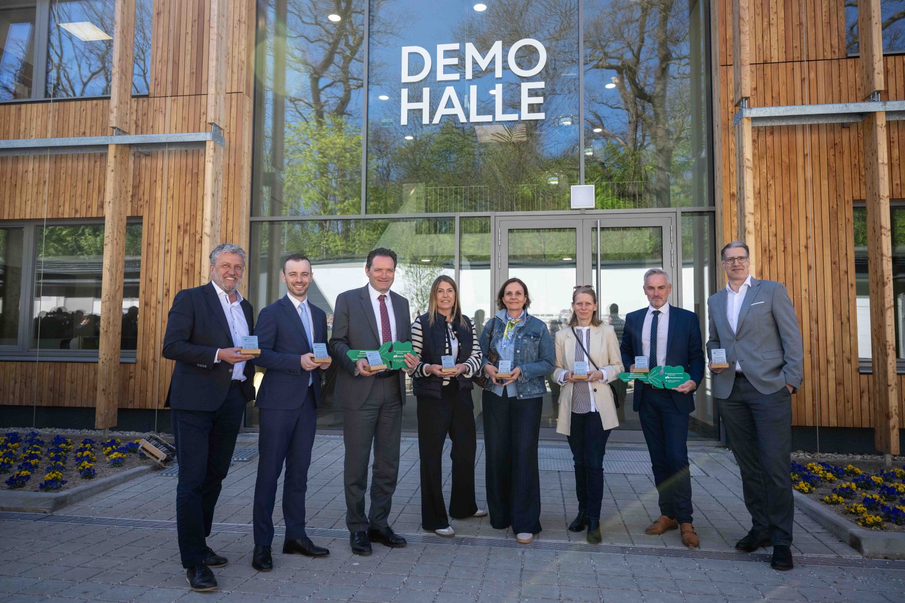 Herr Bundesminister Norbert Totschnig besuchte die feierliche Er&ouml;ffnung der Demohalle der HBLFA Sch&ouml;nbrunn.