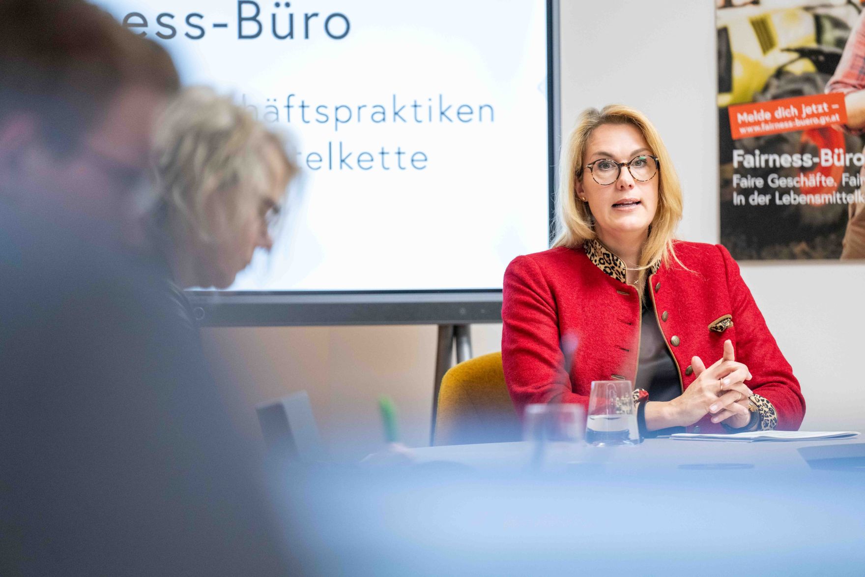 Faire Wettbewerbsbedingungen sind die zentrale Grundlage f&uuml;r eine stabile Lebensmittelversorgung. Das Landwirtschaftsministerium hat deshalb 2022 das, weisungsfreie Fairness-B&uuml;ro eingerichtet. Der Jahresbericht 2025 zeigt, dass rund 500 F&auml;lle bearbeitet wurden.