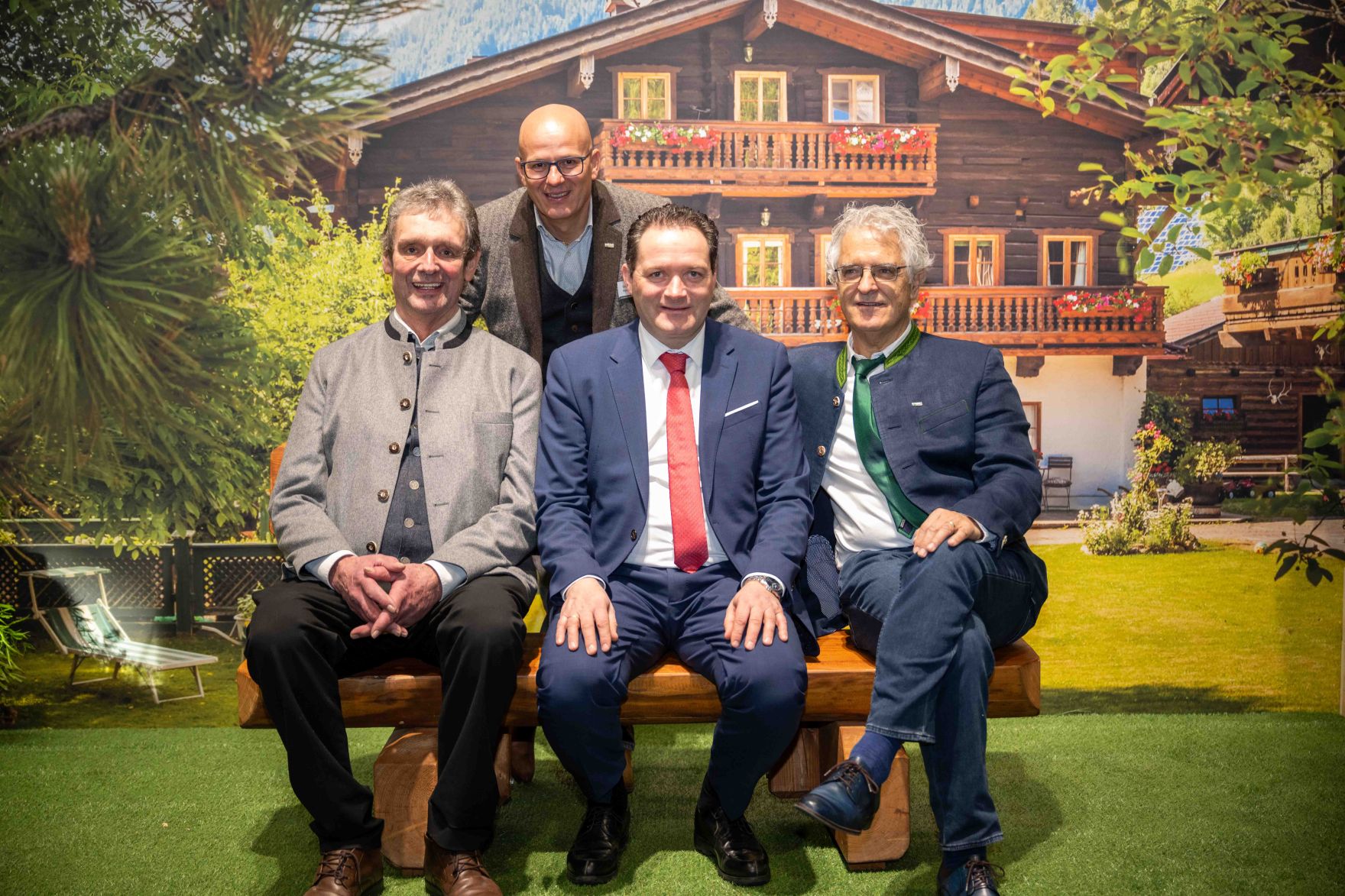 Herr Bundesminister Norbert Totschnig besuchte die &ouml;sterreichischen Ausstellerinnen und Aussteller auf der Gr&uuml;nen Woche 2026 in Berlin.