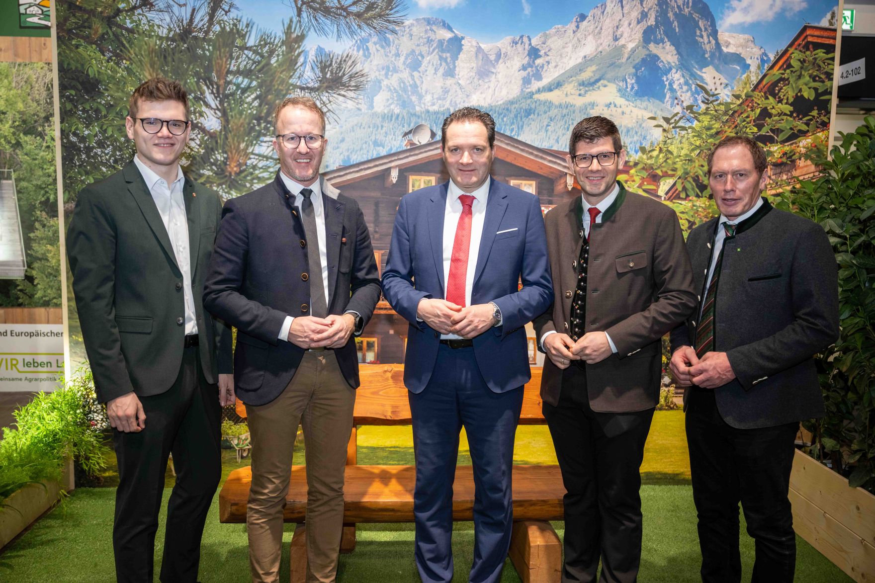Herr Bundesminister Norbert Totschnig besuchte die &ouml;sterreichischen Ausstellerinnen und Aussteller auf der Gr&uuml;nen Woche 2026 in Berlin.