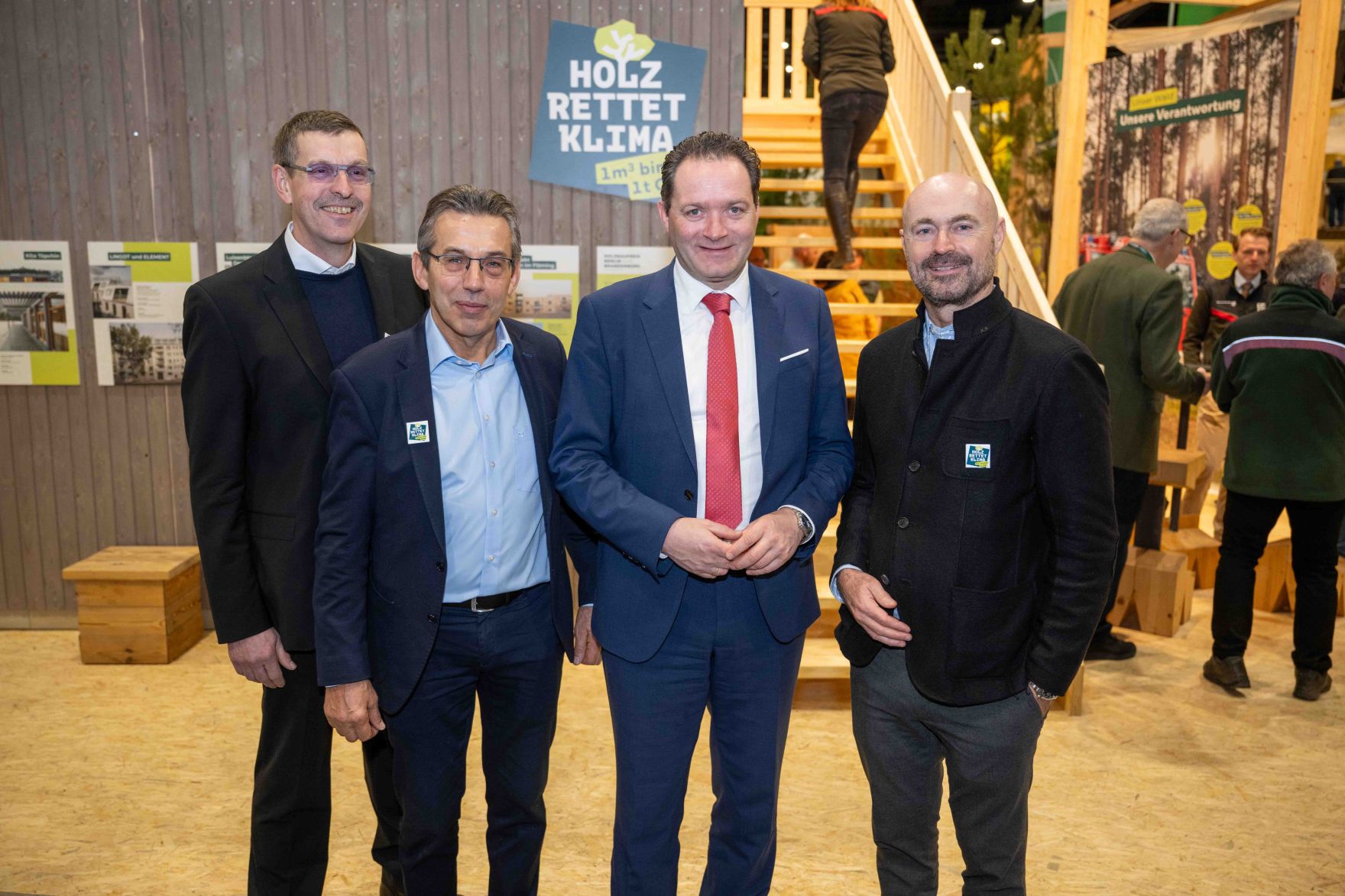 Herr Bundesminister Norbert Totschnig besuchte die &ouml;sterreichischen Ausstellerinnen und Aussteller auf der Gr&uuml;nen Woche 2026 in Berlin.