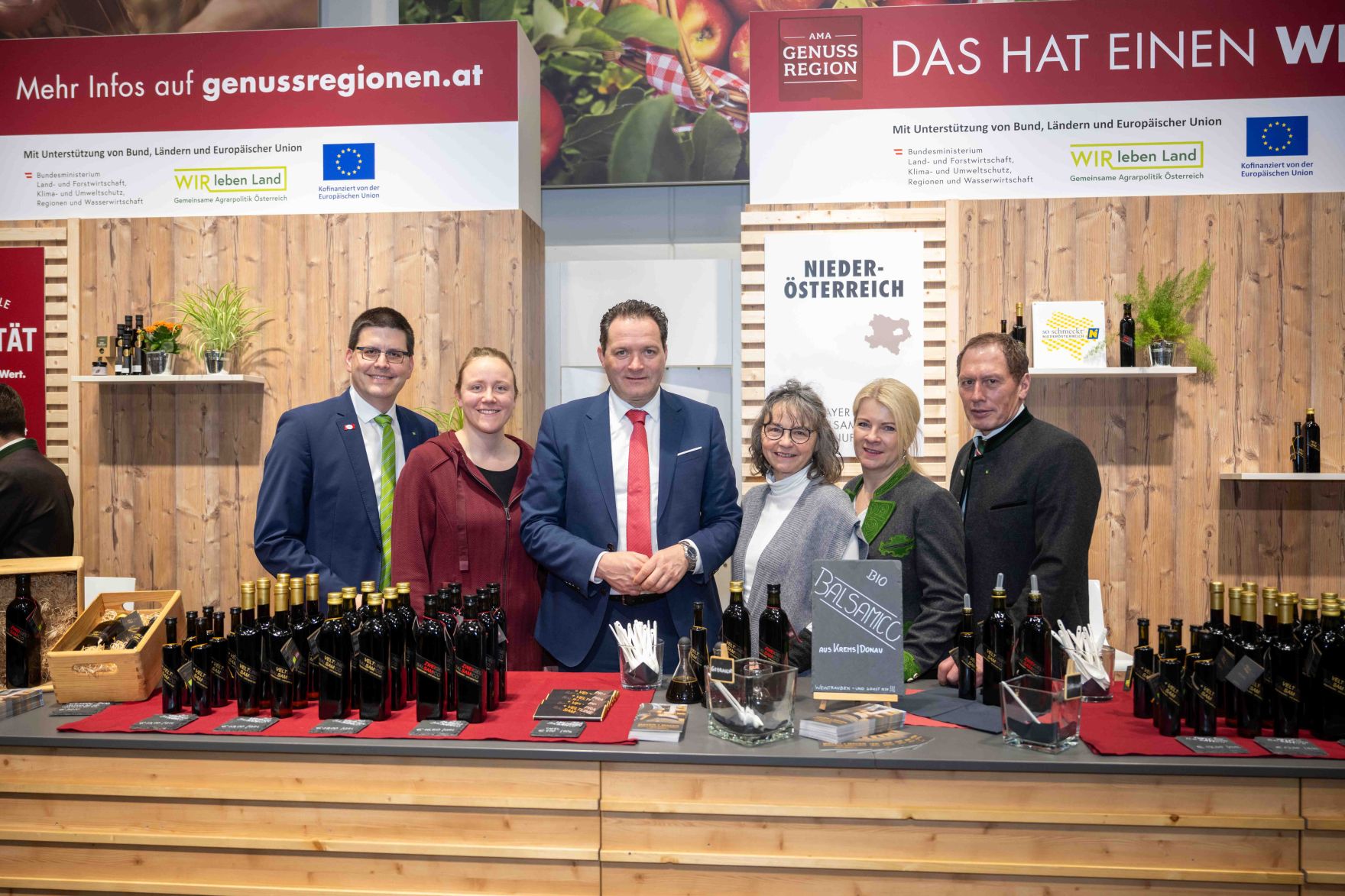 Herr Bundesminister Norbert Totschnig besuchte die &ouml;sterreichischen Ausstellerinnen und Aussteller auf der Gr&uuml;nen Woche 2026 in Berlin.