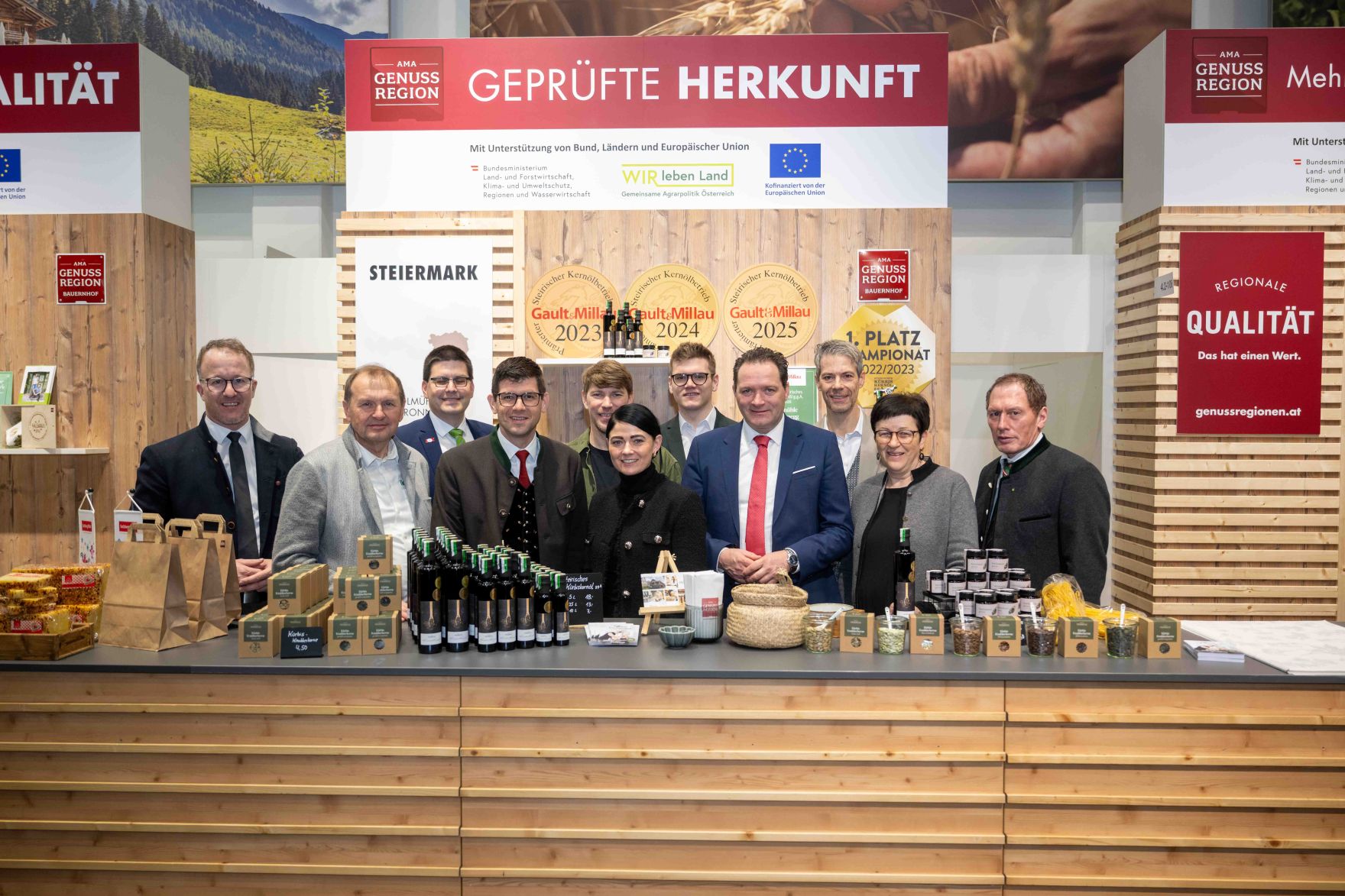 Herr Bundesminister Norbert Totschnig besuchte die &ouml;sterreichischen Ausstellerinnen und Aussteller auf der Gr&uuml;nen Woche 2026 in Berlin.