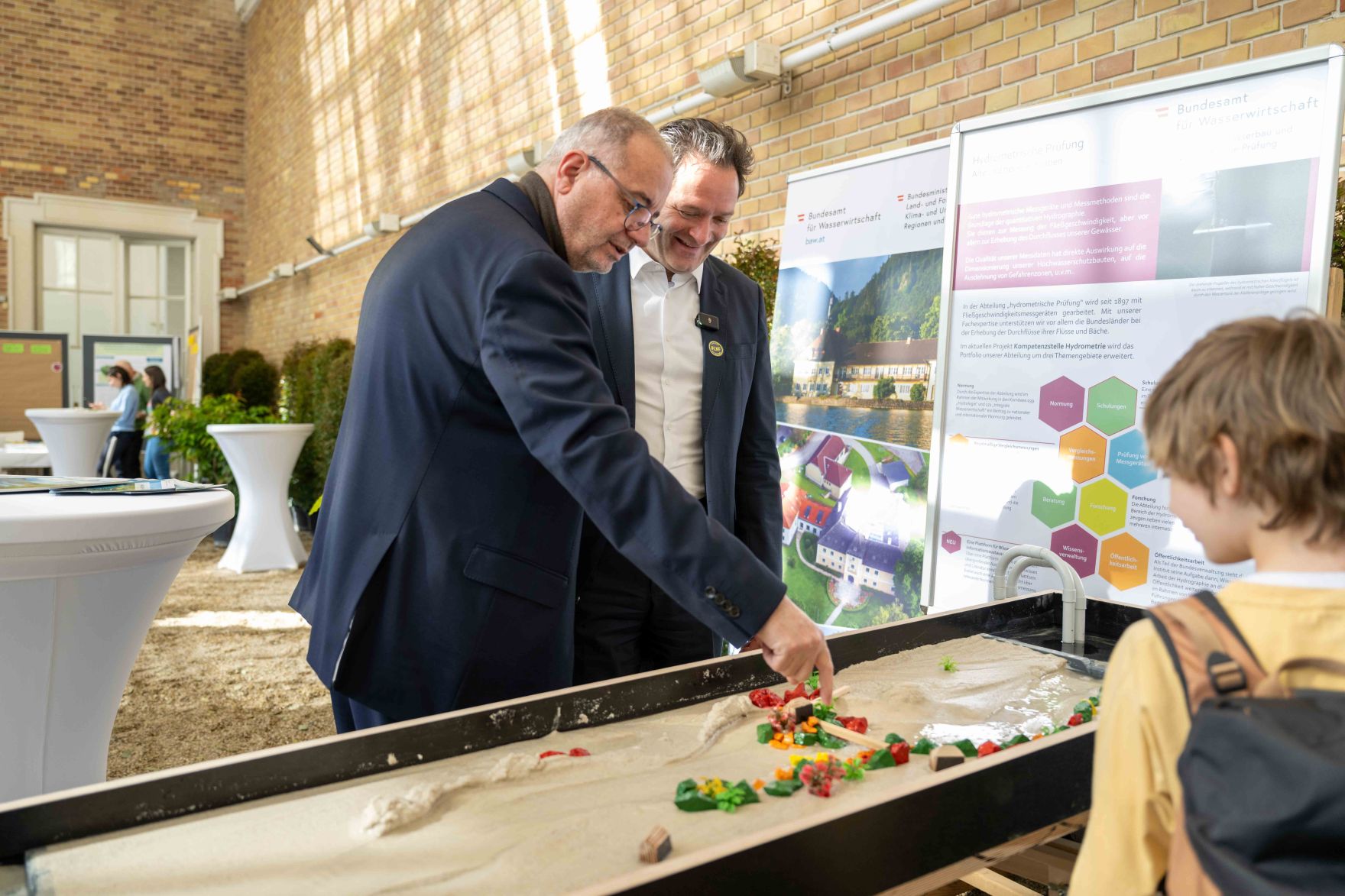 Bundesminister Norbert Totschnig besuchte im Rahmen der Langen Nacht der Forschung die beiden Standorte des BMLUK.