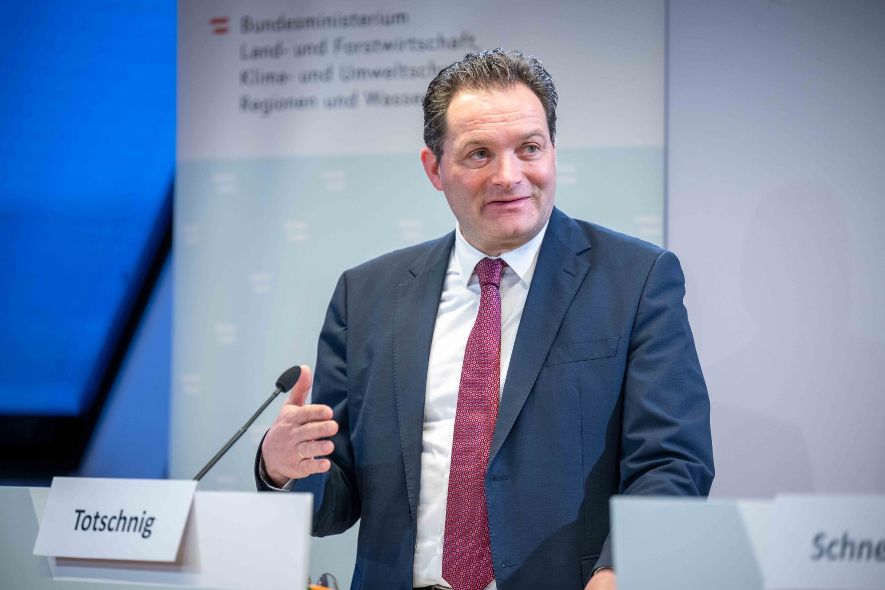 BM Totschnig und SC Schneider stellten die Entwicklung der Treibhausgasemissionen des Jahres 2024 vor