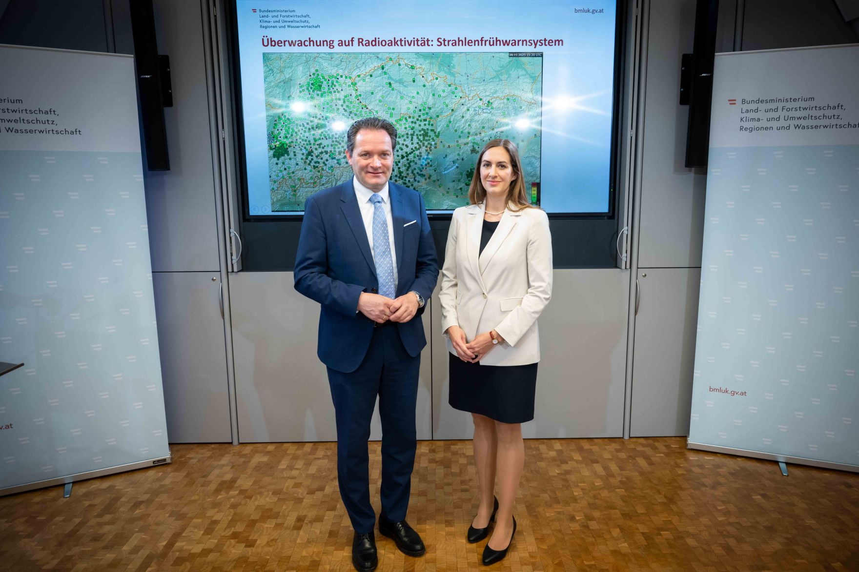 Pressekonferenz im BMLUK anl&auml;sslich &bdquo;40 Jahre Tschernobyl&ldquo;: Umweltminister Norbert Totschnig und Abteilungsleiterin Christina Raith informieren &uuml;ber Notfallvorsorge und &Ouml;sterreichs klare Anti-Atompolitik.