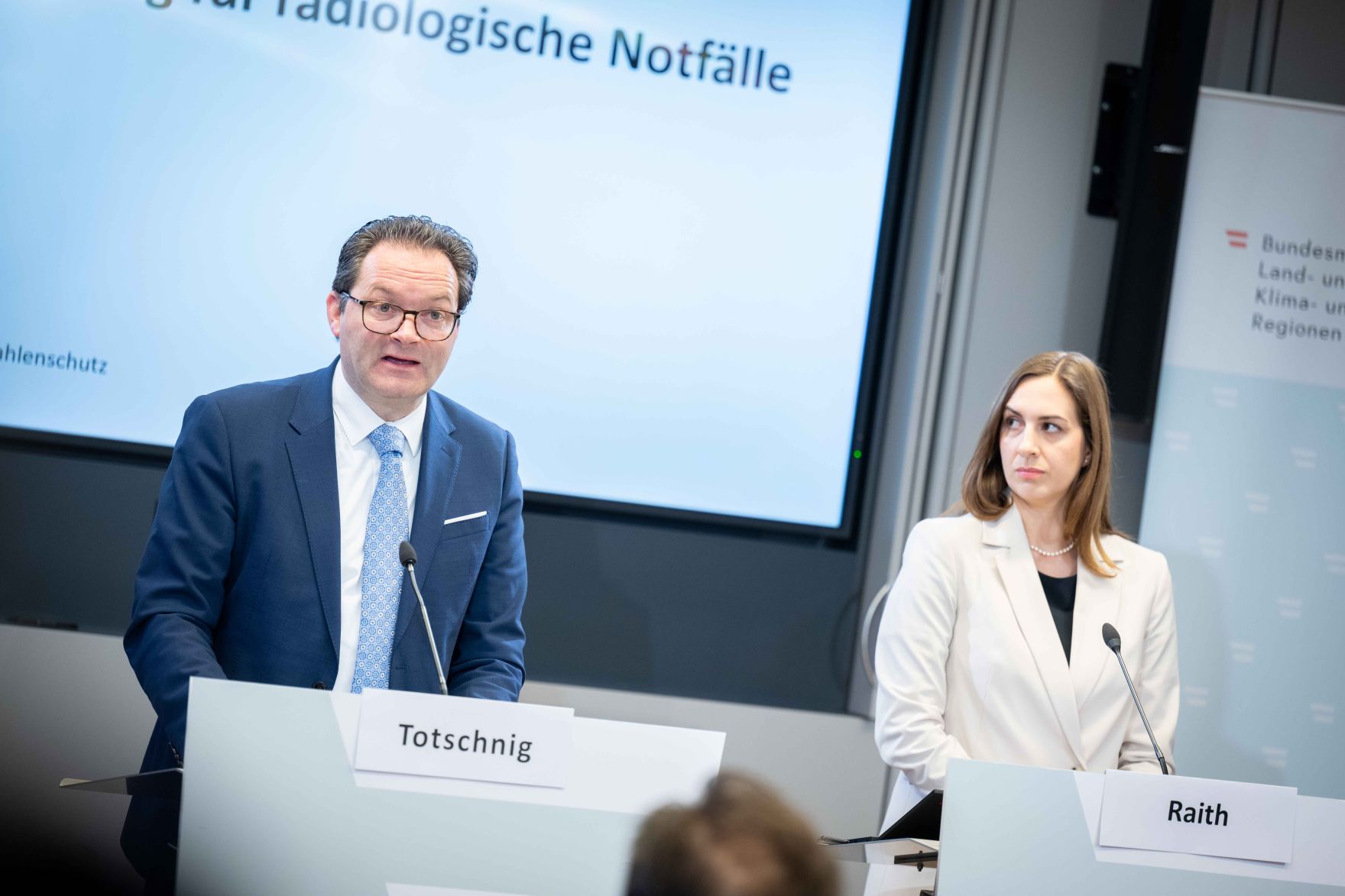 Pressekonferenz im BMLUK anl&auml;sslich &bdquo;40 Jahre Tschernobyl&ldquo;: Umweltminister Norbert Totschnig und Abteilungsleiterin Christina Raith informieren &uuml;ber Notfallvorsorge und &Ouml;sterreichs klare Anti-Atompolitik.