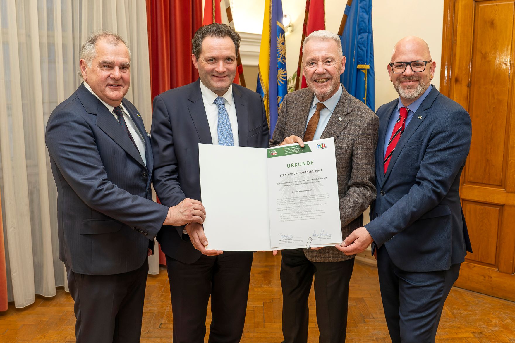 Am 11. Februar 2026 hat Wiener Neustadt eine strategische Partnerschaft mit dem Bund im Bereich der nachhaltigen &ouml;ffentlichen Beschaffung geschlossen.