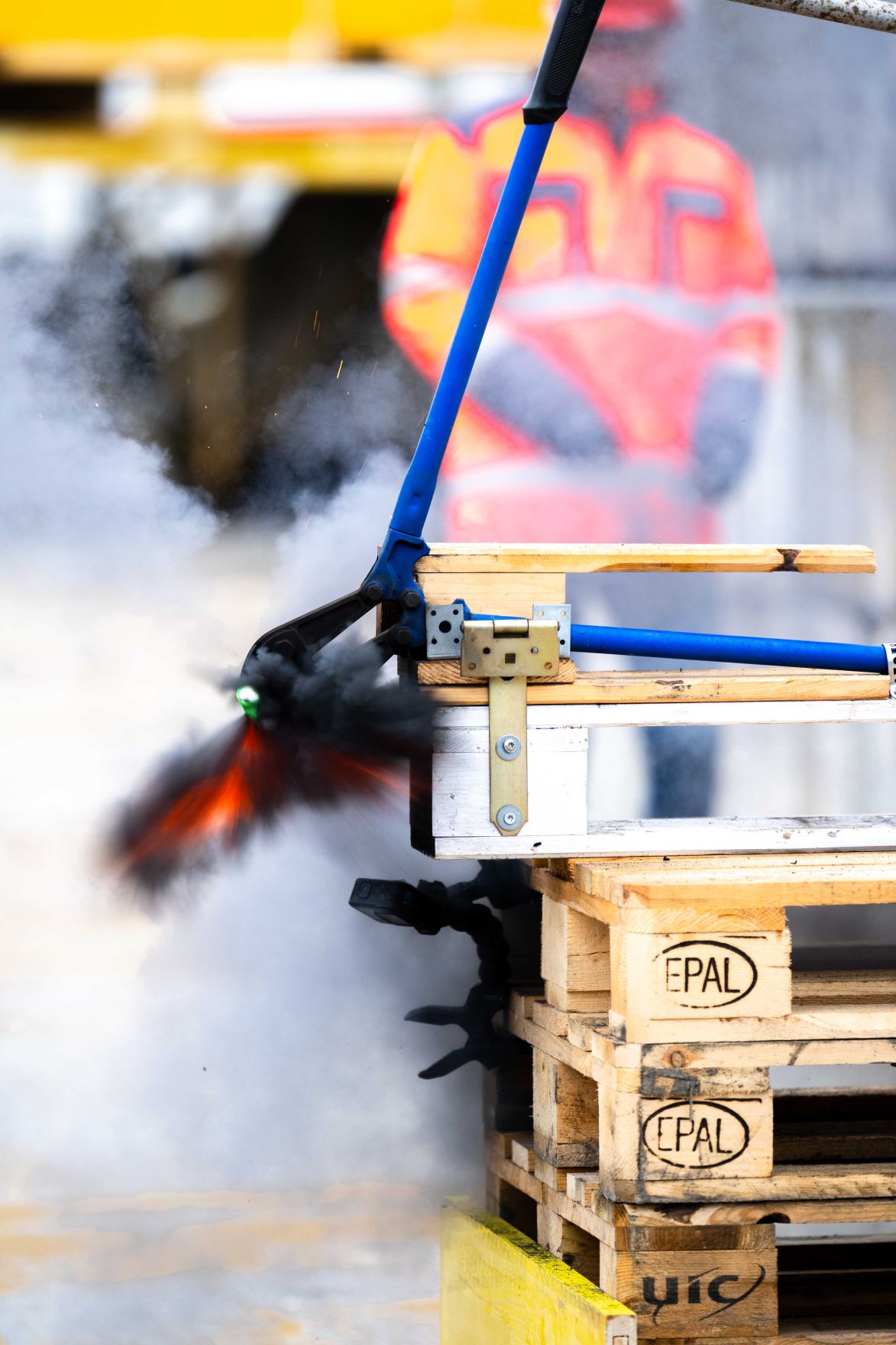 Falsch entsorgte Lithiumbatterien werden f&uuml;r &Ouml;sterreichs Abfallwirtschaft zunehmend zu einem Problem, im Restm&uuml;ll l&ouml;sen sie mehr und mehr Br&auml;nde aus.