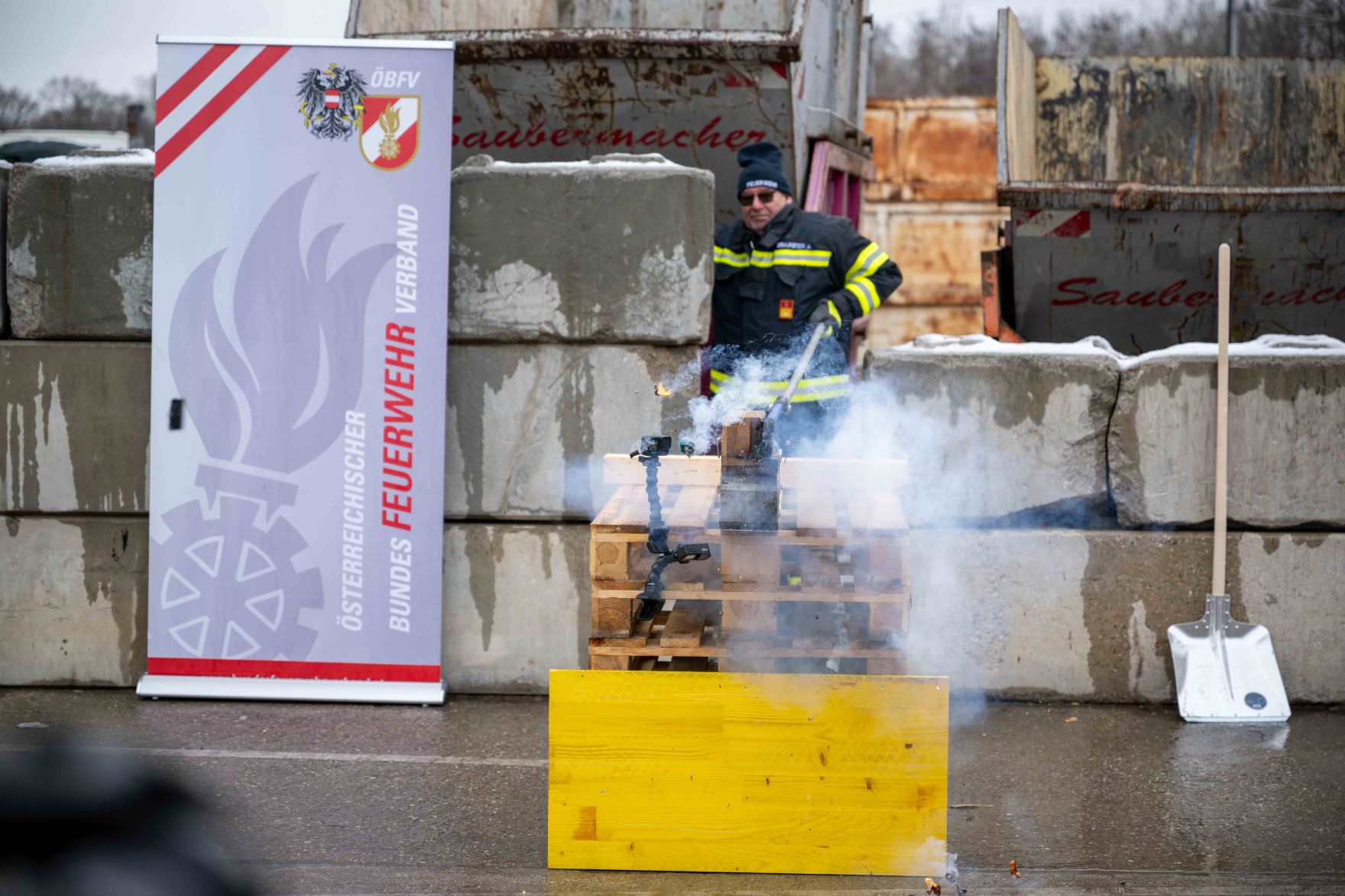 Falsch entsorgte Lithiumbatterien werden f&uuml;r &Ouml;sterreichs Abfallwirtschaft zunehmend zu einem Problem, im Restm&uuml;ll l&ouml;sen sie mehr und mehr Br&auml;nde aus.