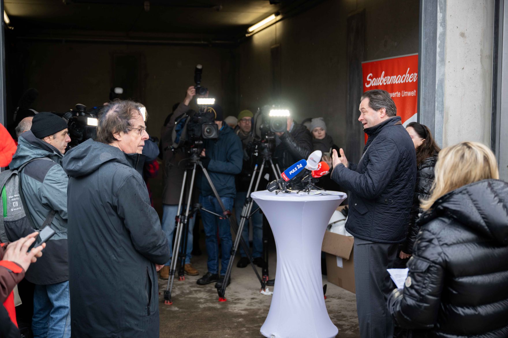 Falsch entsorgte Lithiumbatterien werden f&uuml;r &Ouml;sterreichs Abfallwirtschaft zunehmend zu einem Problem, im Restm&uuml;ll l&ouml;sen sie mehr und mehr Br&auml;nde aus.