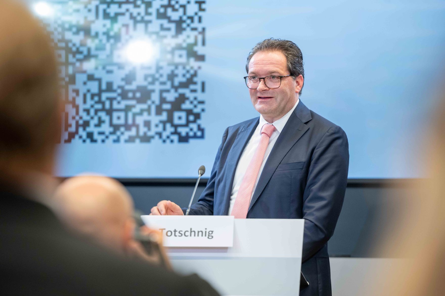 Bei der Pressekonferenz im Regierungsgeb&auml;ude am Stubenring wurde der Pfad zur Umsetzung der Renaturierungsverordnung von HBM Totschnig, LR Gantner und SC M&ouml;rth vorgestellt.
