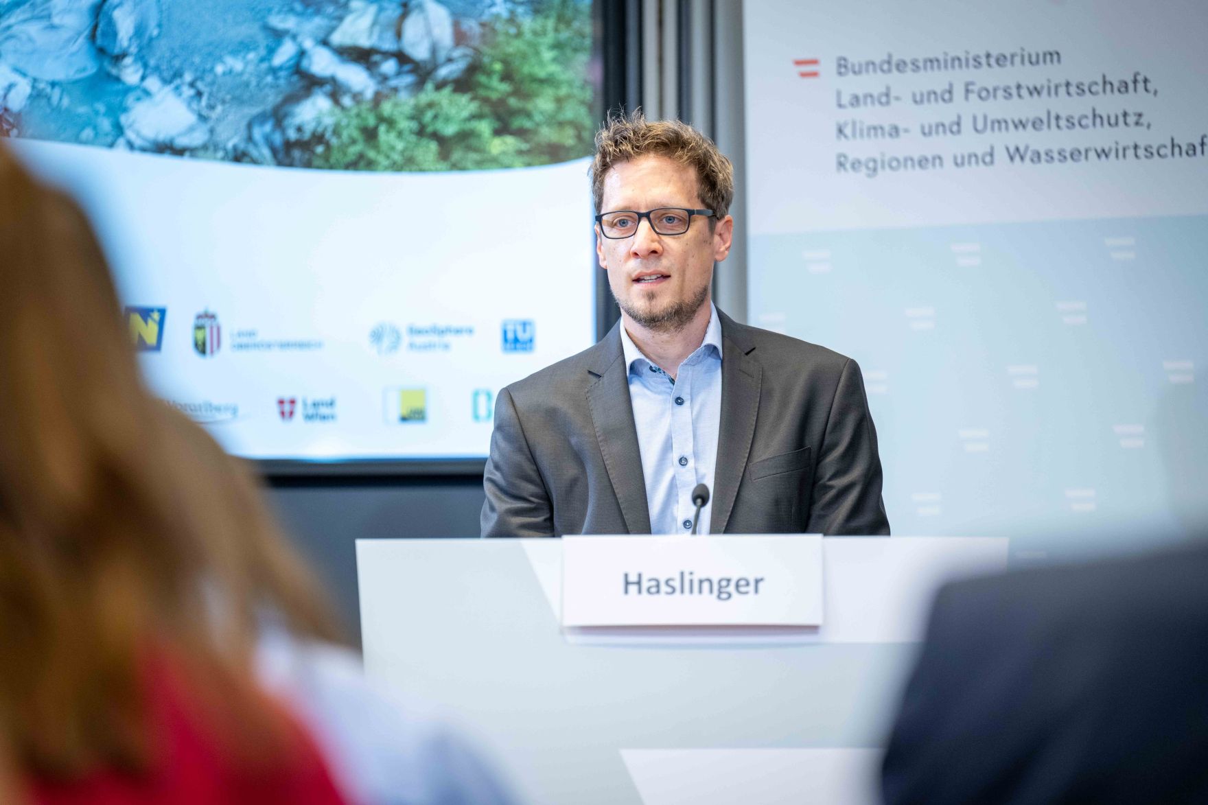Bei einer Pressekonferenz im Regierungsgeb&auml;ude am Stubenring pr&auml;sentierte Bundesminister Norbert Totschnig die Zwischenergebnisse der Studie "Wasser im Klimawandel".