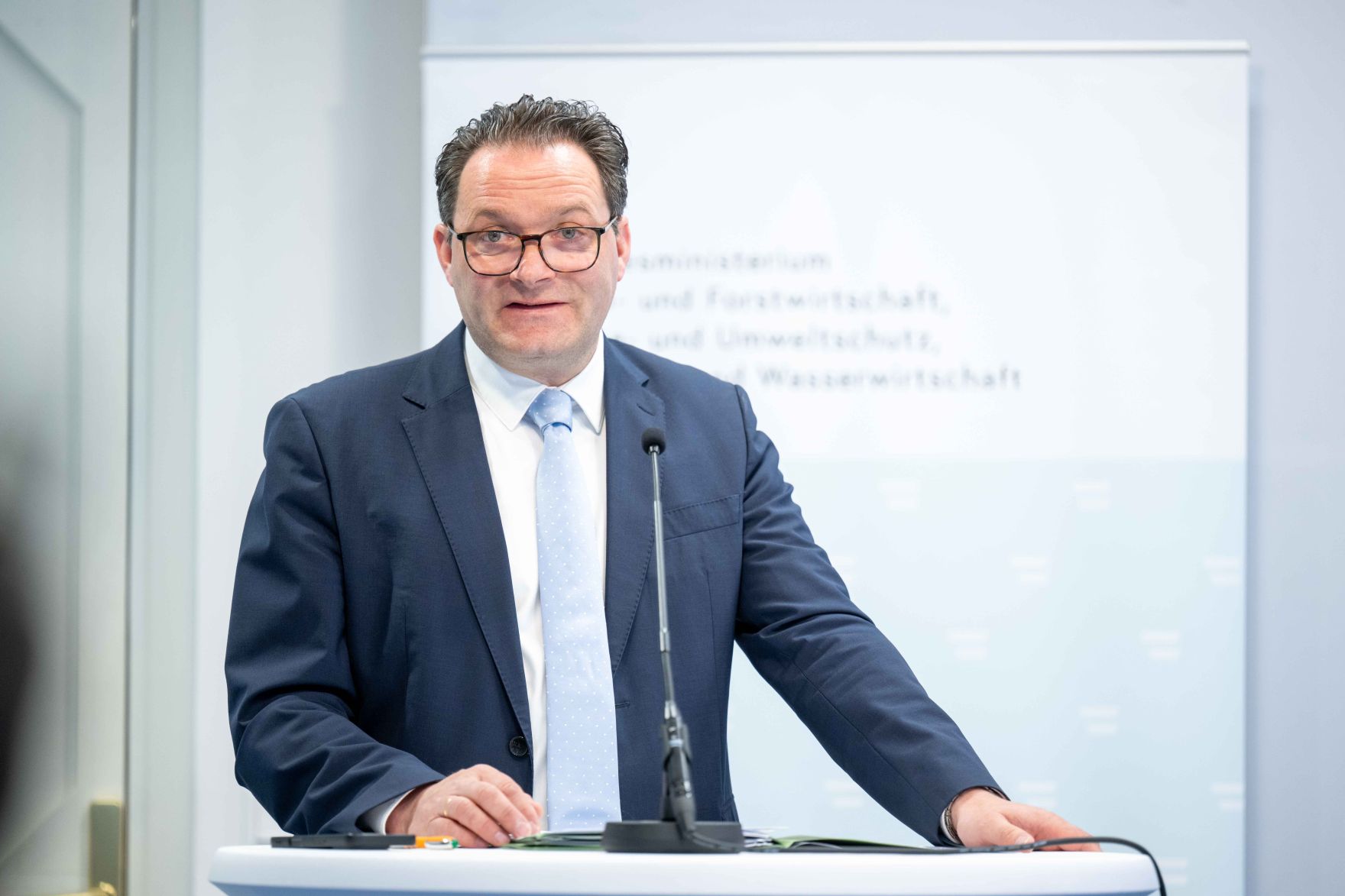 Bei der Pressekonferenz "Wirtschaftsfaktoren Wald und Holz" wurde die Studie des Forschungsinstituts Econmove pr&auml;sentiert.