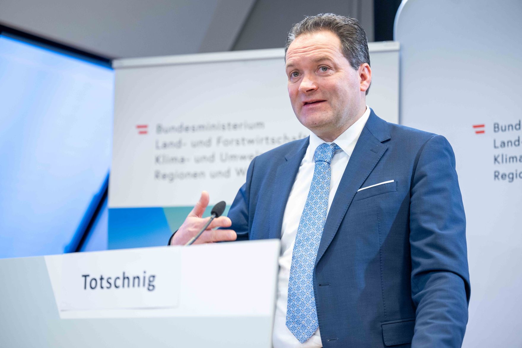 Mit dem Programm f&uuml;r &bdquo;Forschung und Entwicklung 2026-2030&ldquo; werden aktuelle Schwerpunkte f&uuml;r eine praxisnahe und wirkungsorientierte Ressortforschung gesetzt. Im Fokus stehen Themen wie Klimawandelanpassung, Kreislaufwirtschaft oder Ern&auml;hrungssicherheit.