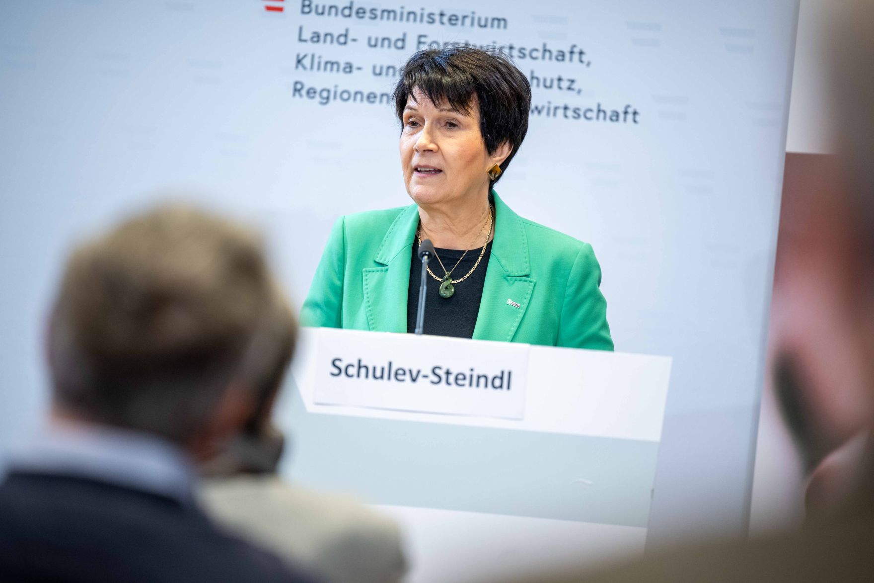 Mit dem Programm f&uuml;r &bdquo;Forschung und Entwicklung 2026-2030&ldquo; werden aktuelle Schwerpunkte f&uuml;r eine praxisnahe und wirkungsorientierte Ressortforschung gesetzt. Im Fokus stehen Themen wie Klimawandelanpassung, Kreislaufwirtschaft oder Ern&auml;hrungssicherheit.