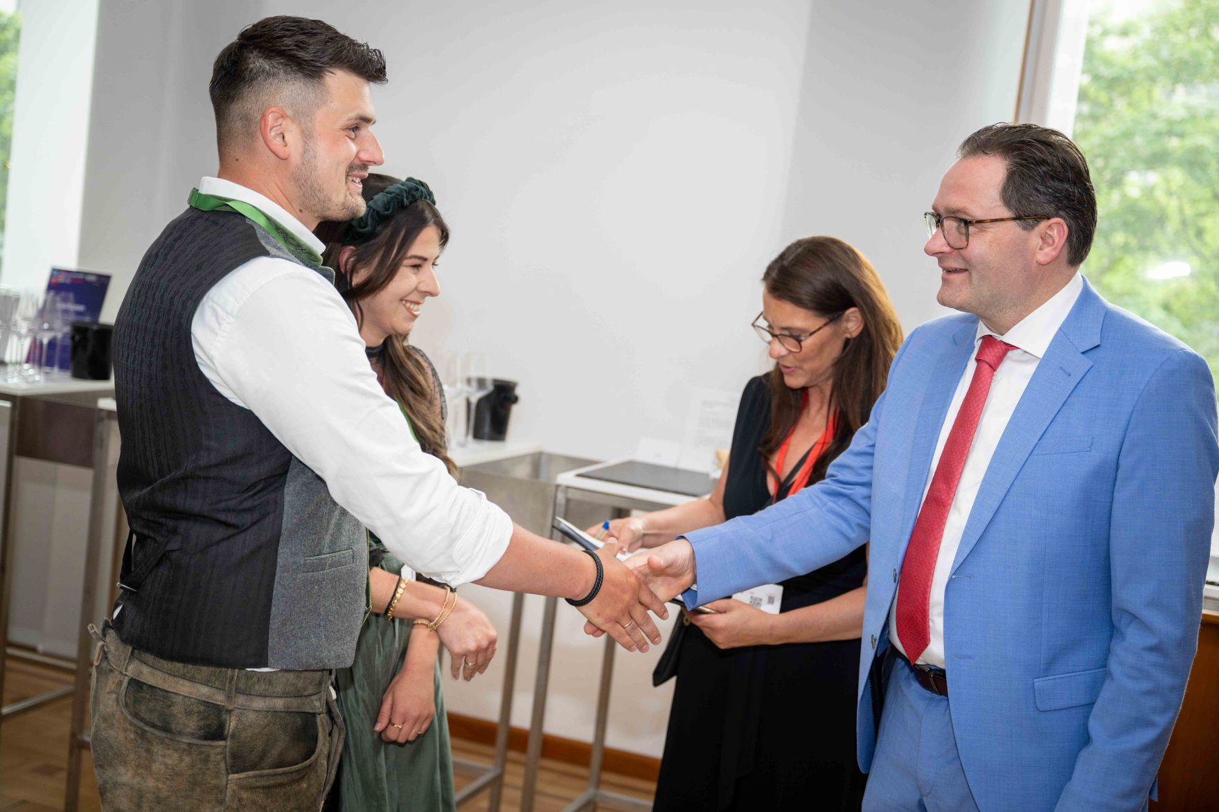 Im Rahmen des Eurovision Song Contest lud Bundesminister Norbert Totschnig zum Side-Event &bdquo;The Sound of Europe, the Taste of Austria&ldquo; ins Landwirtschaftsministerium am Stubenring internationale G&auml;ste sowie Delegationen der teilnehmenden Nationen ein.