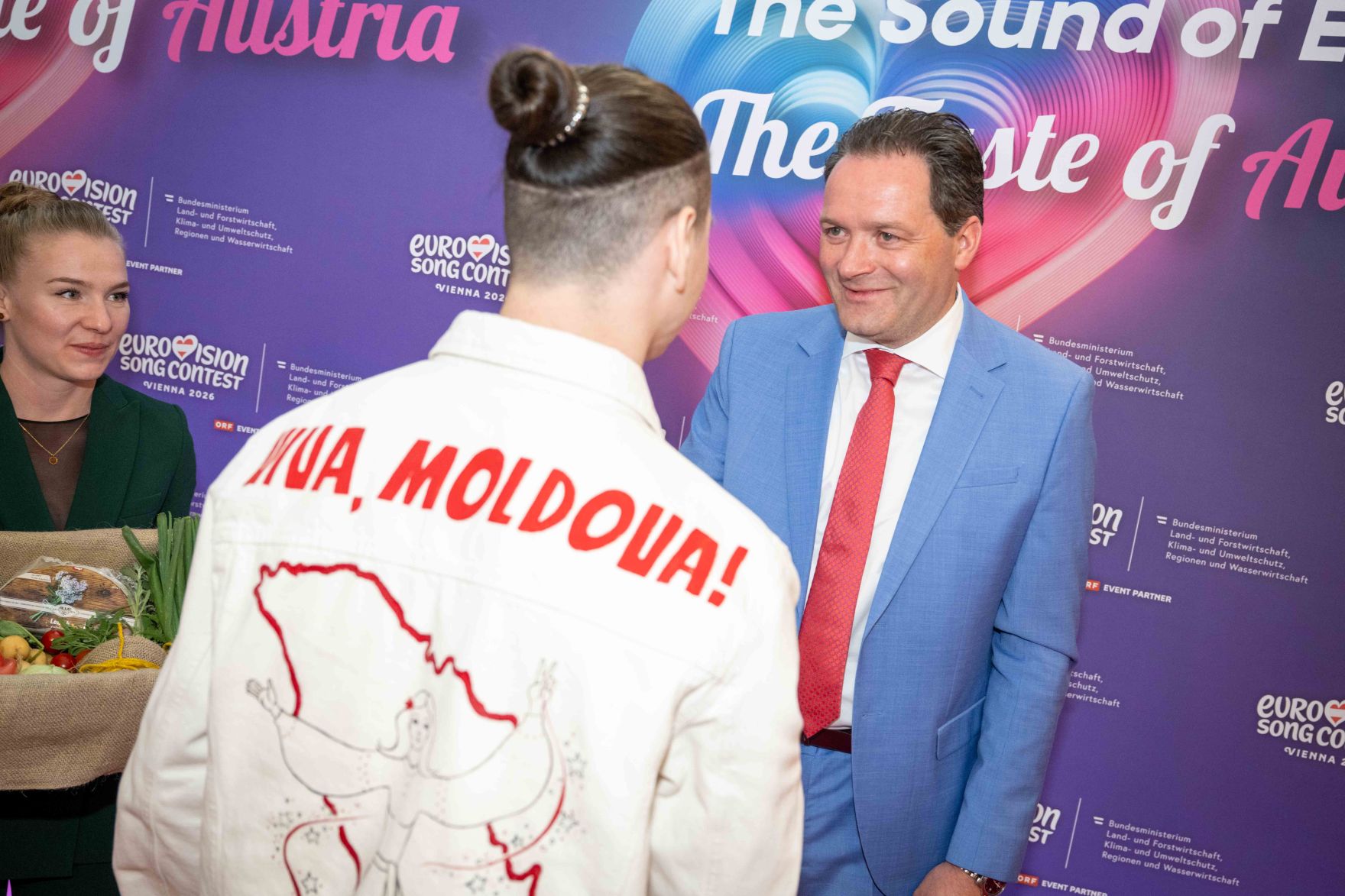Im Rahmen des Eurovision Song Contest lud Bundesminister Norbert Totschnig zum Side-Event &bdquo;The Sound of Europe, the Taste of Austria&ldquo; ins Landwirtschaftsministerium am Stubenring internationale G&auml;ste sowie Delegationen der teilnehmenden Nationen ein.