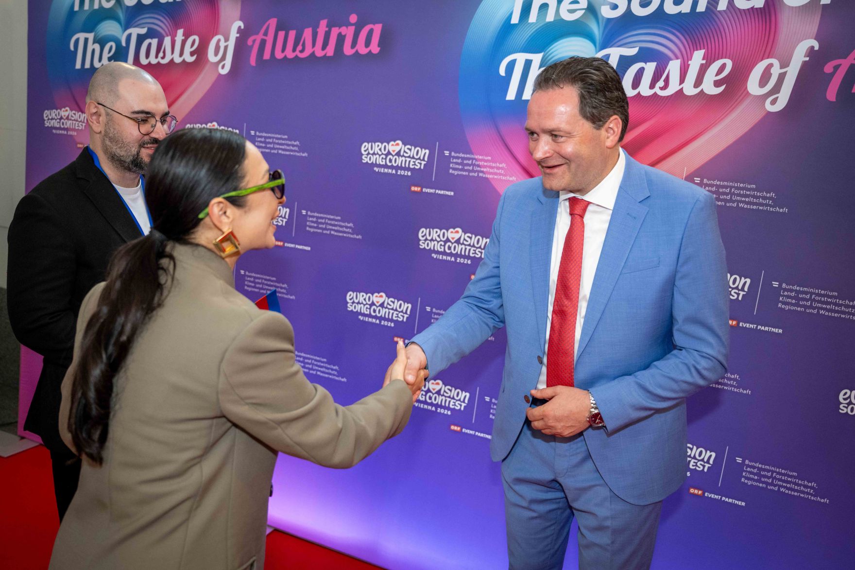 Im Rahmen des Eurovision Song Contest lud Bundesminister Norbert Totschnig zum Side-Event &bdquo;The Sound of Europe, the Taste of Austria&ldquo; ins Landwirtschaftsministerium am Stubenring internationale G&auml;ste sowie Delegationen der teilnehmenden Nationen ein.