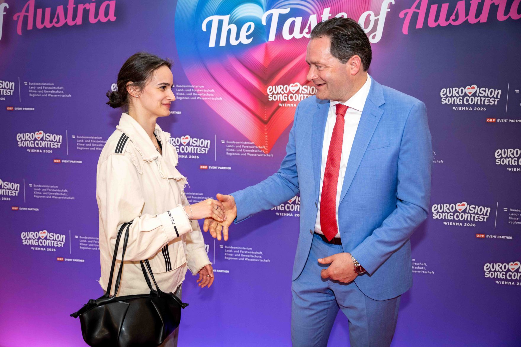 Im Rahmen des Eurovision Song Contest lud Bundesminister Norbert Totschnig zum Side-Event &bdquo;The Sound of Europe, the Taste of Austria&ldquo; ins Landwirtschaftsministerium am Stubenring internationale G&auml;ste sowie Delegationen der teilnehmenden Nationen ein.